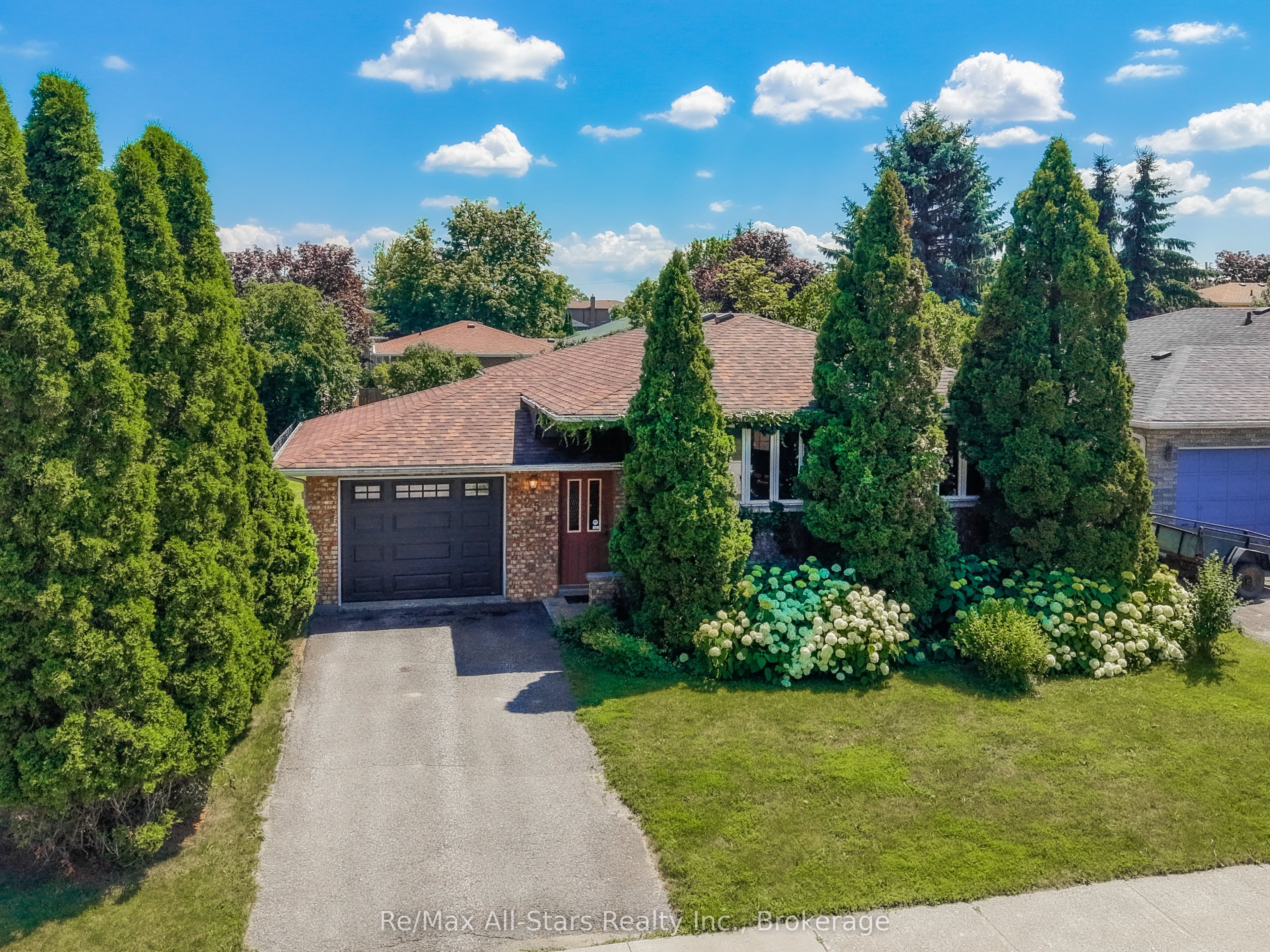 25 Madill Crescent Property Photo 1