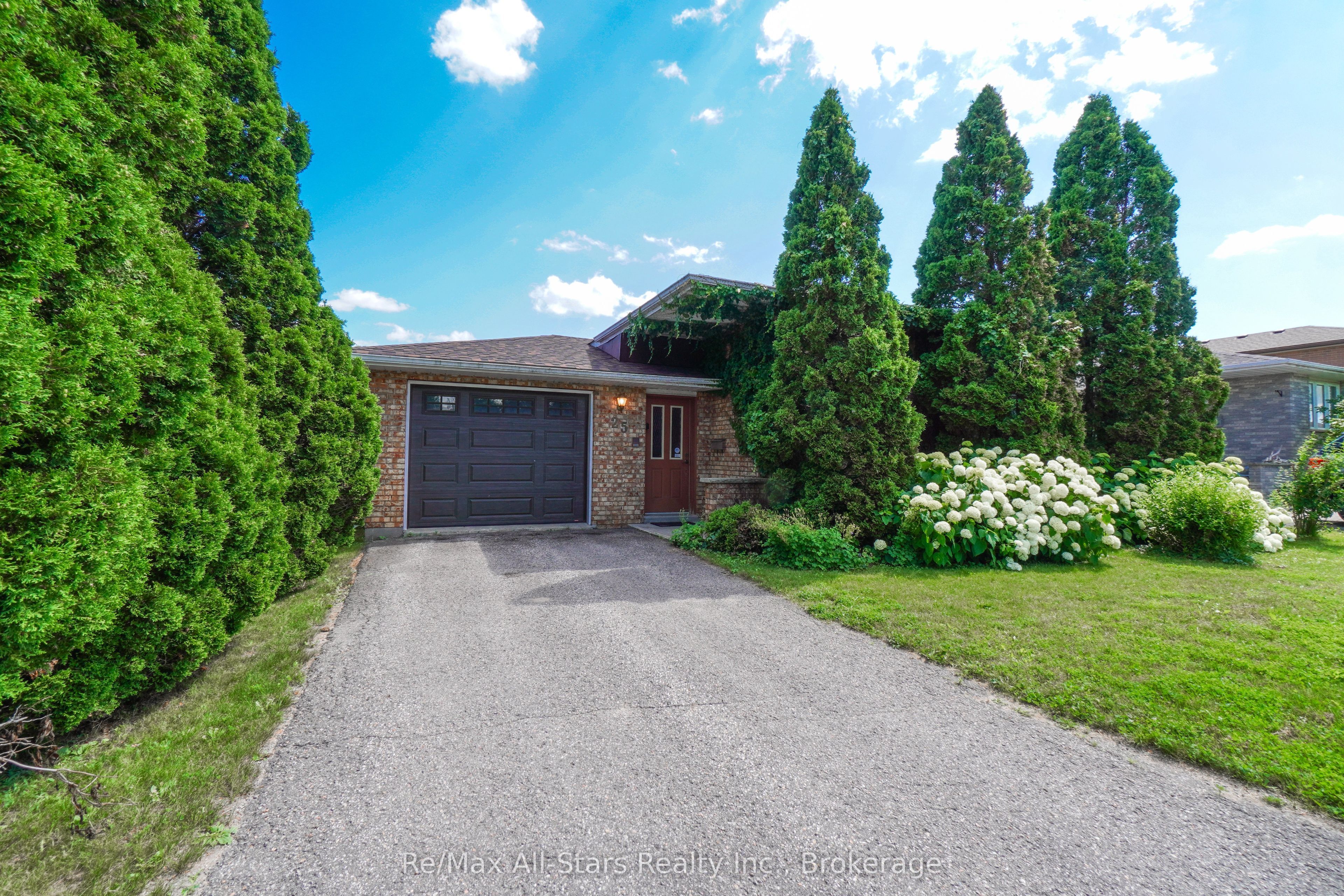 25 Madill Crescent Property Photo 2