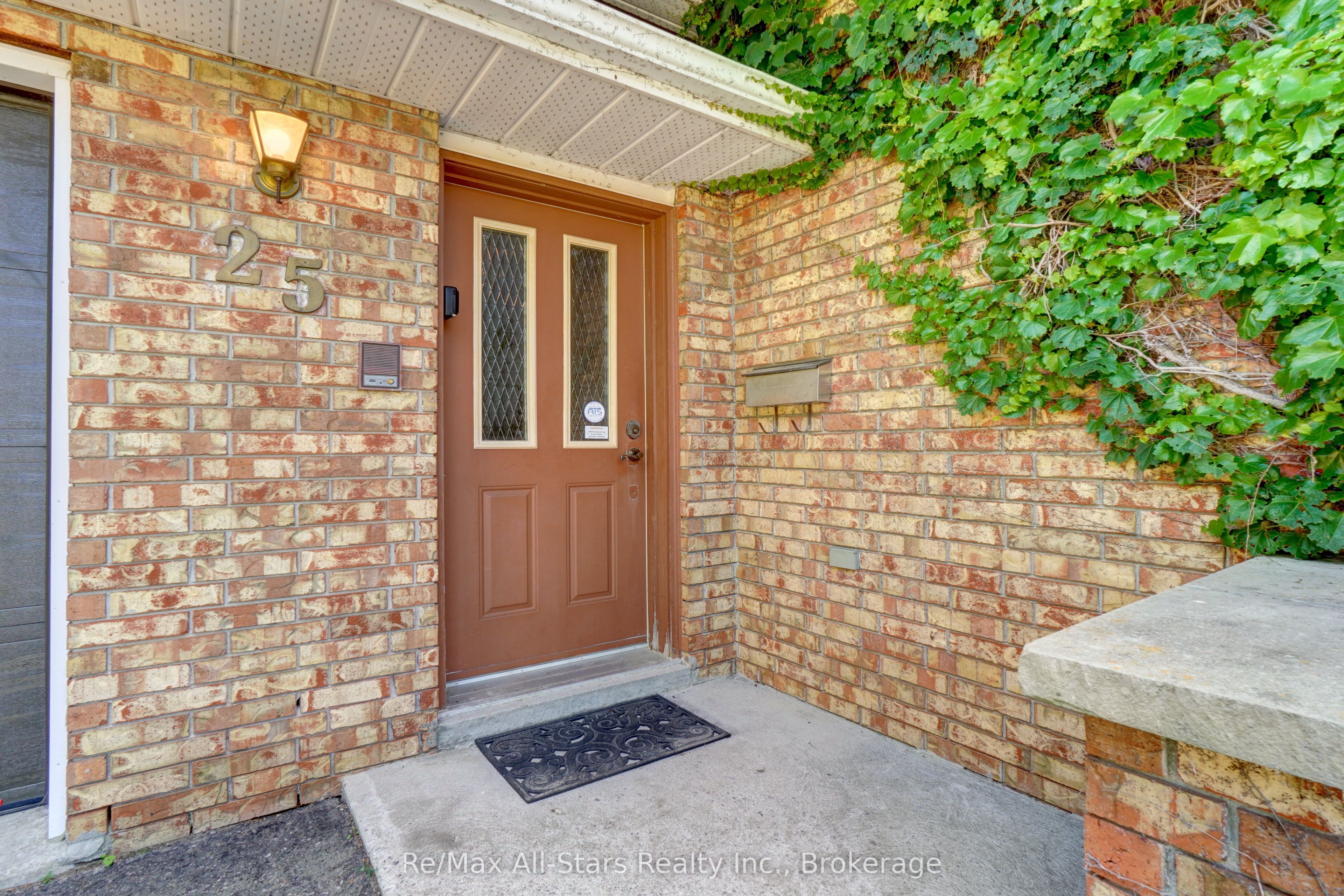 25 Madill Crescent Property Photo 3