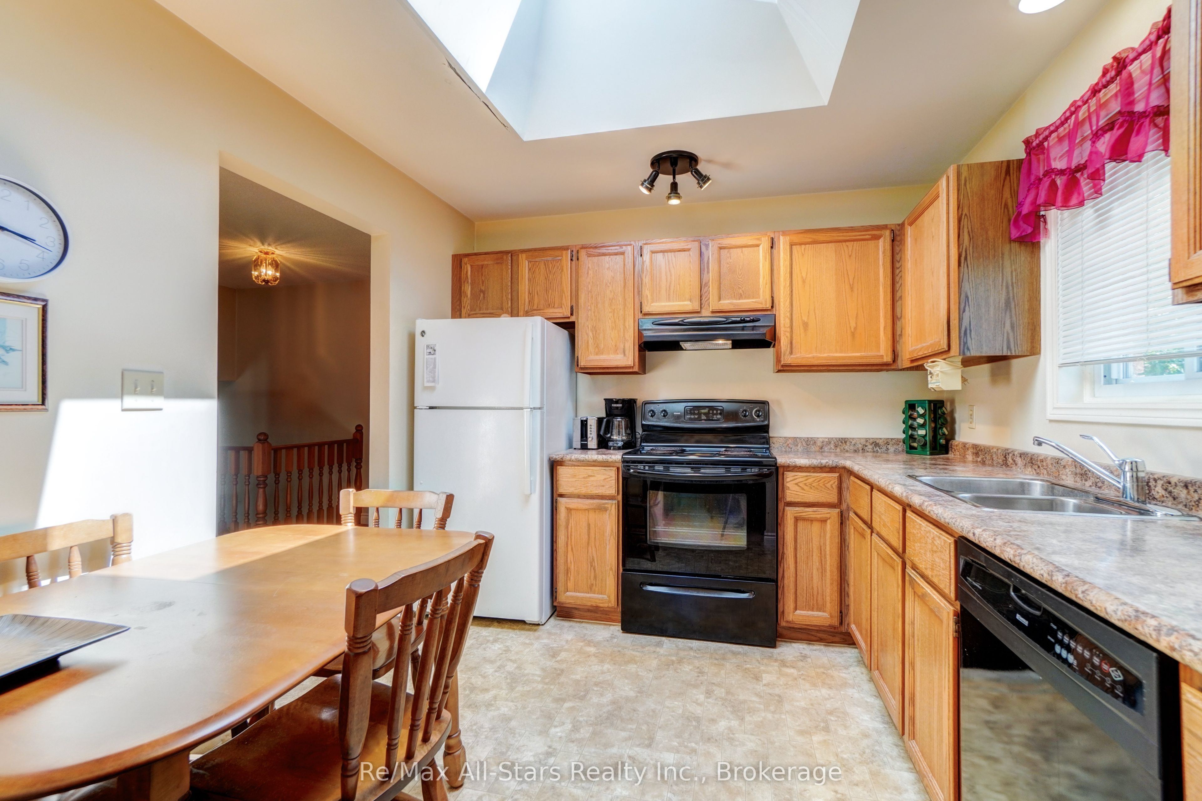 25 Madill Crescent Property Photo 8