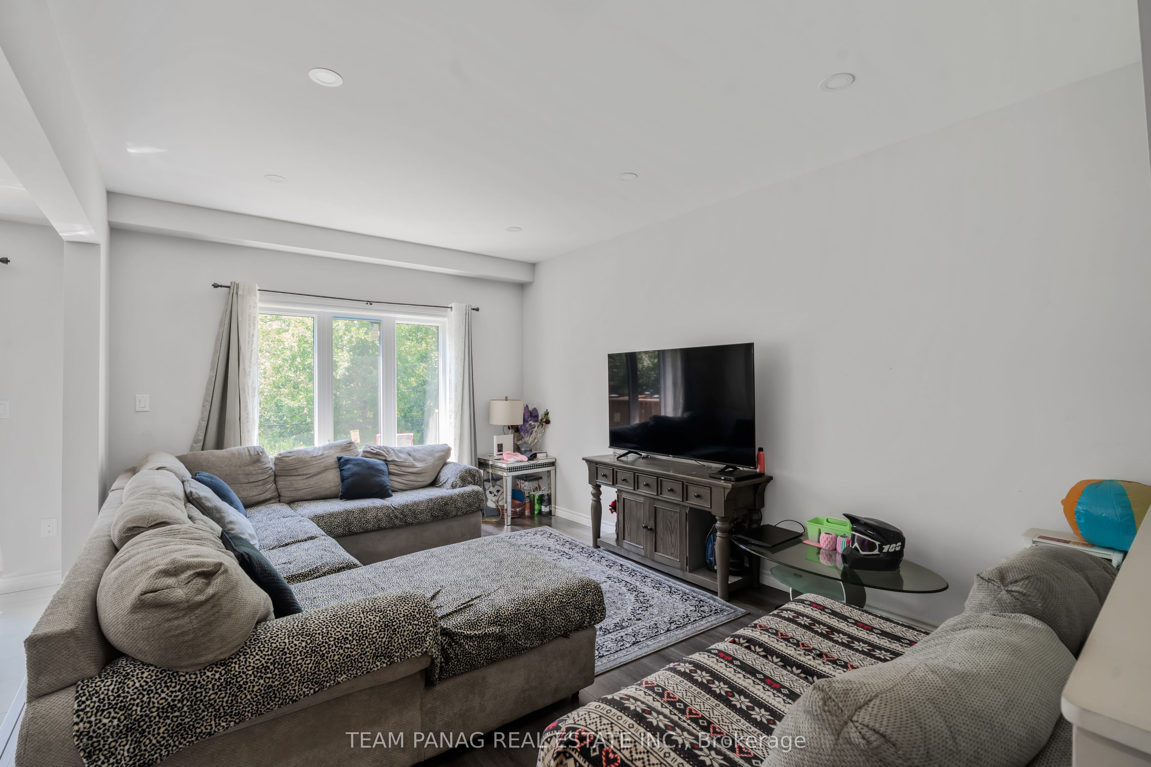 459 Julia Drive Property Photo 6