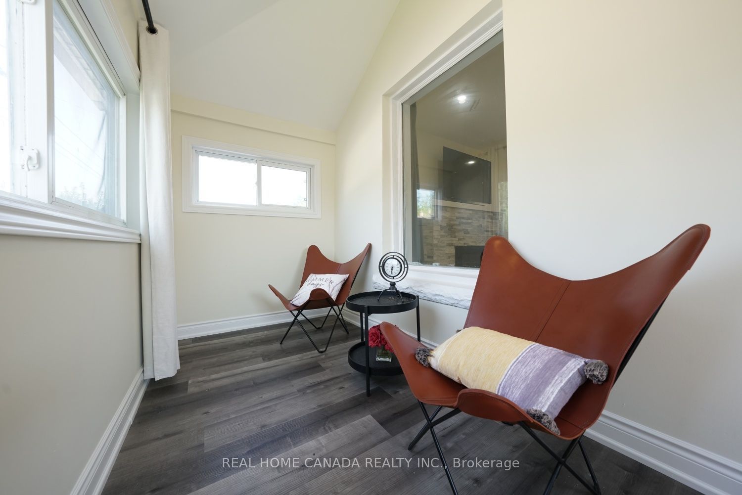 5262 Kitchener Street Property Photo 4