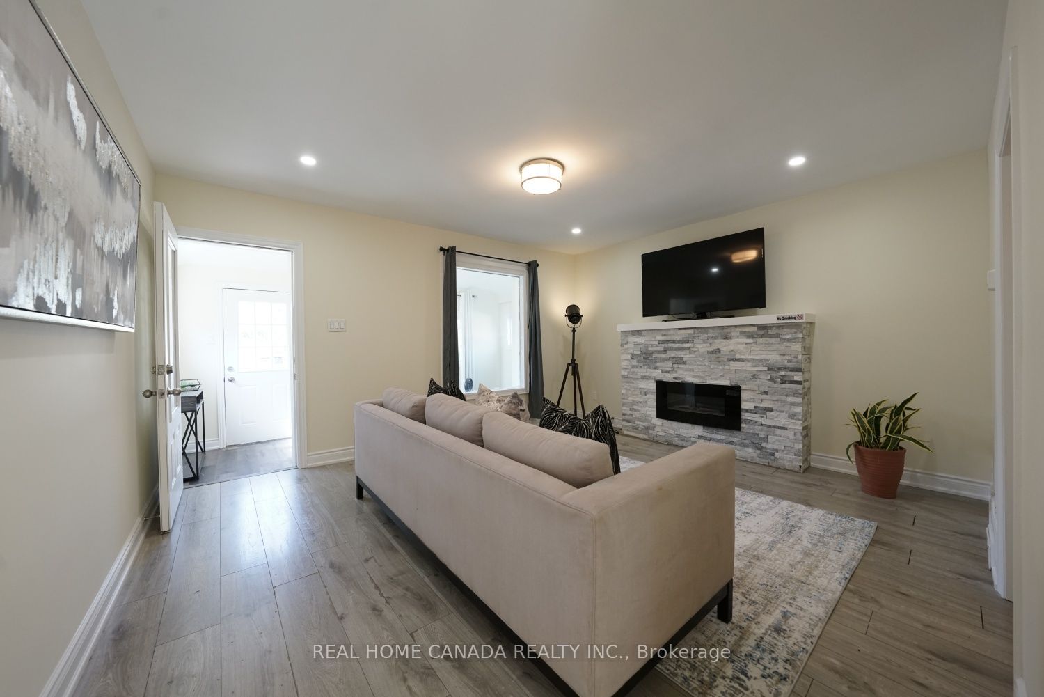 5262 Kitchener Street Property Photo 7