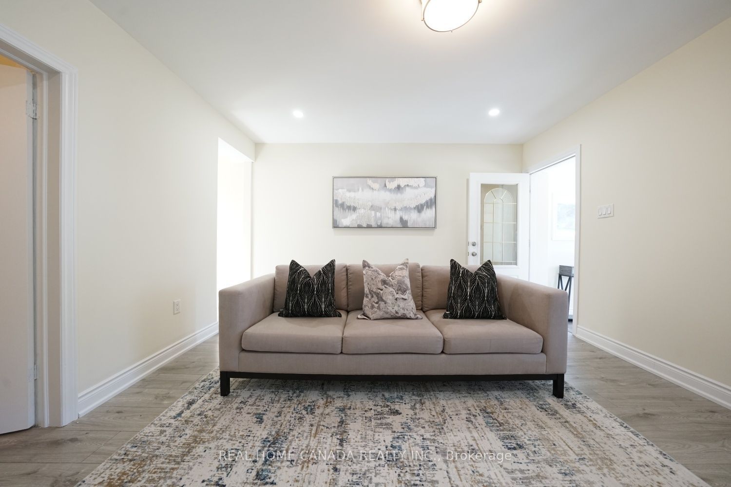 5262 Kitchener Street Property Photo 8