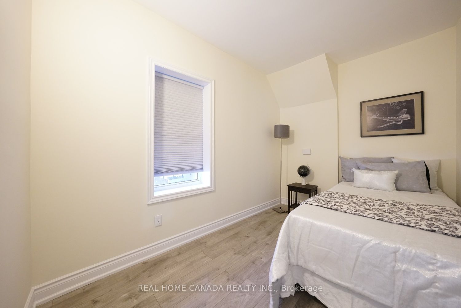 5262 Kitchener Street Property Photo 10