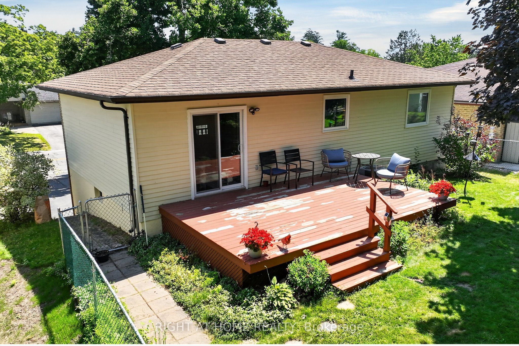 1077 Danita Boulevard Property Photo 32