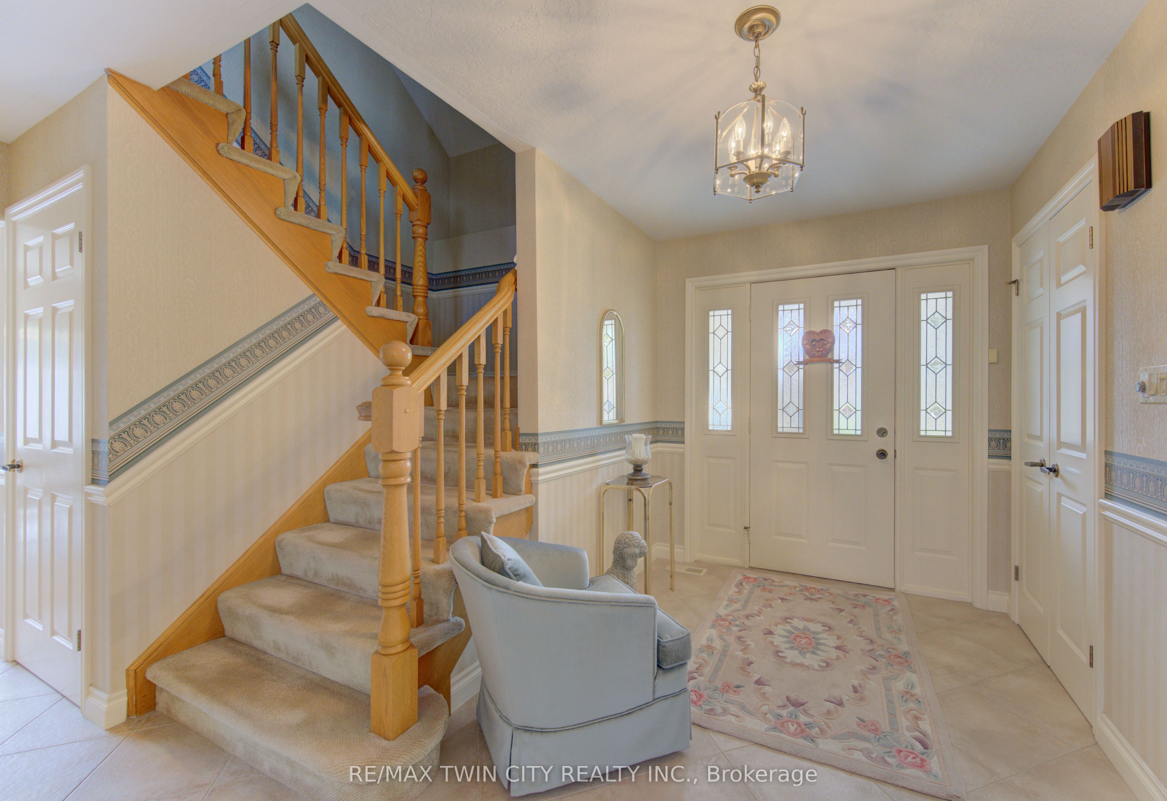 298 Roxton Drive Property Photo 2