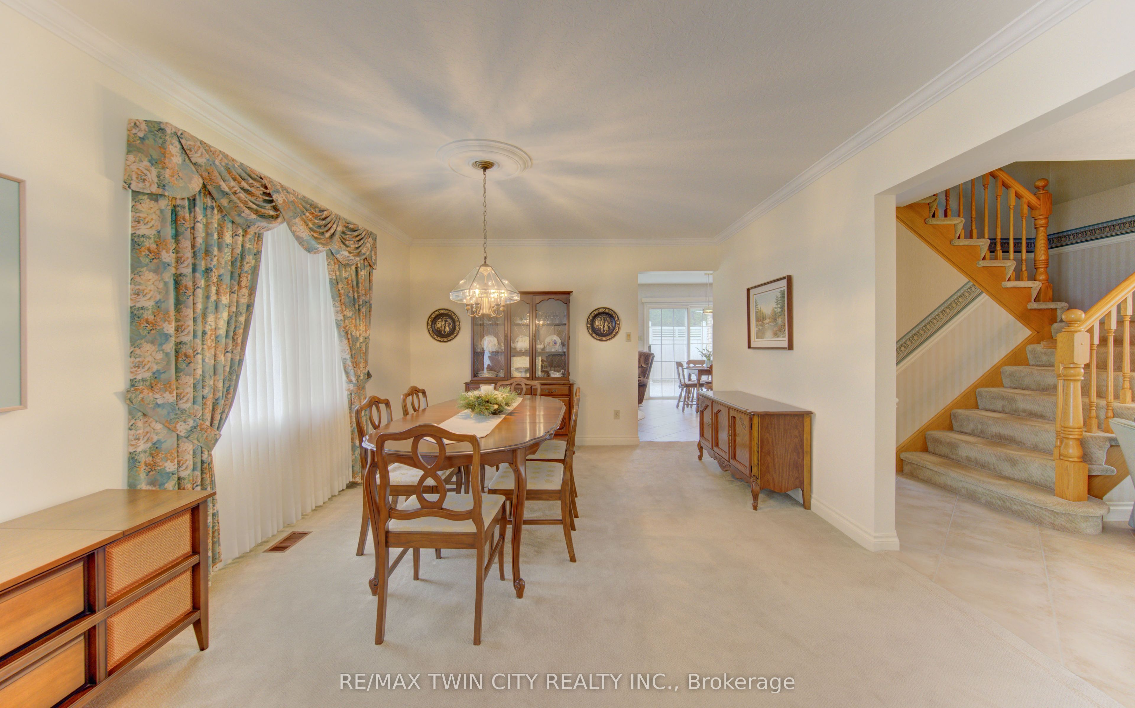 298 Roxton Drive Property Photo 8