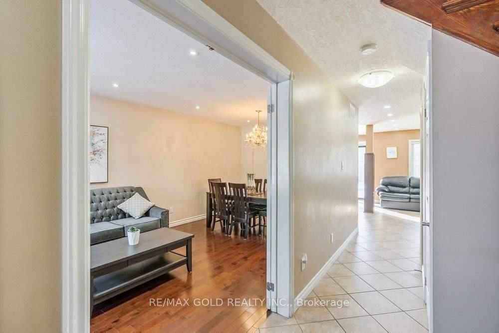 573 Burnett Avenue Property Photo 4