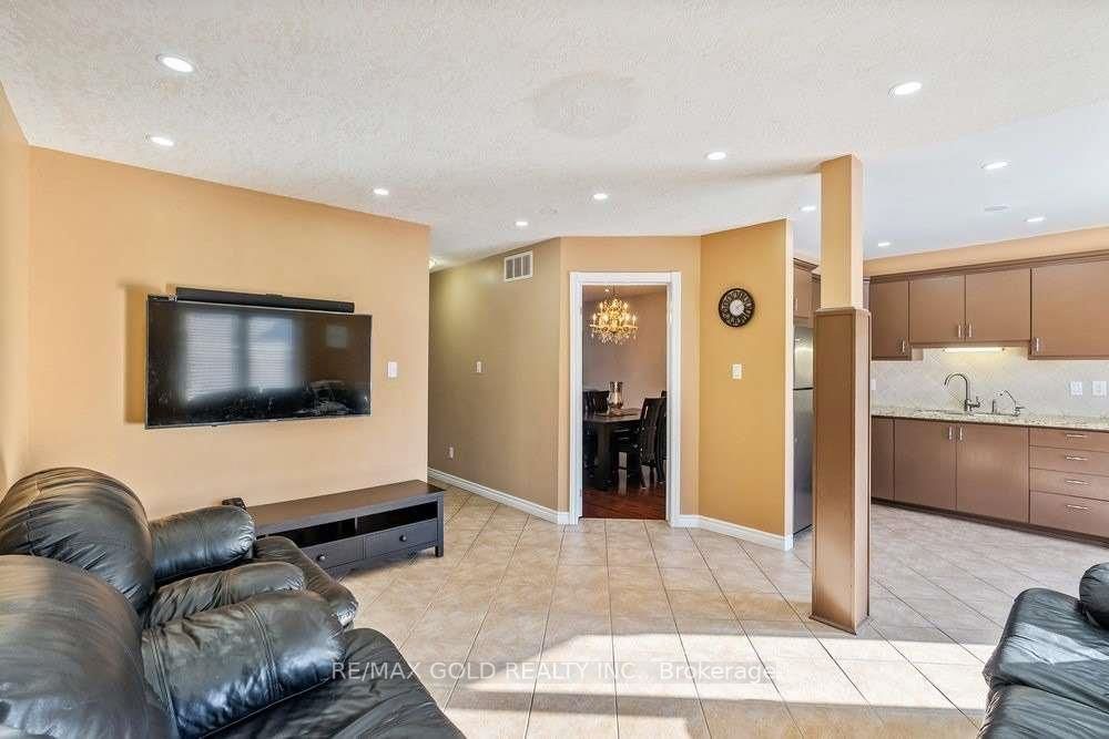573 Burnett Avenue Property Photo 11