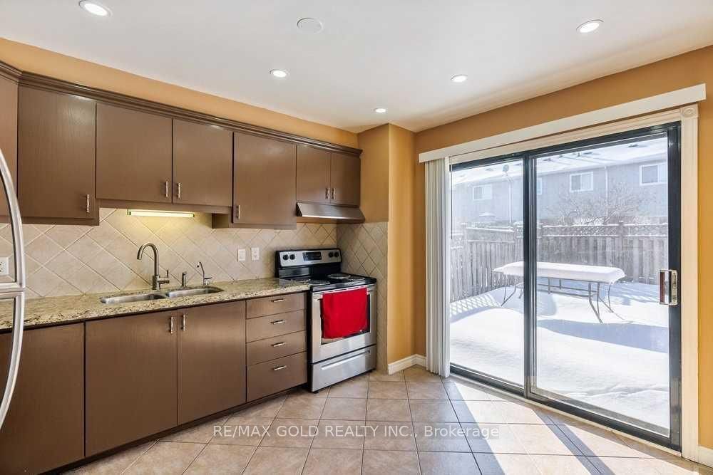 573 Burnett Avenue Property Photo 12