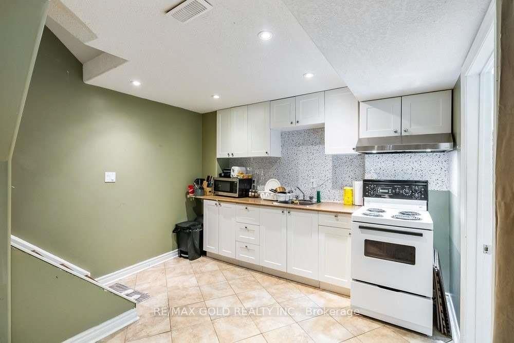 573 Burnett Avenue Property Photo 26