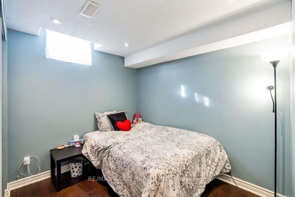 573 Burnett Avenue Property Photo 31