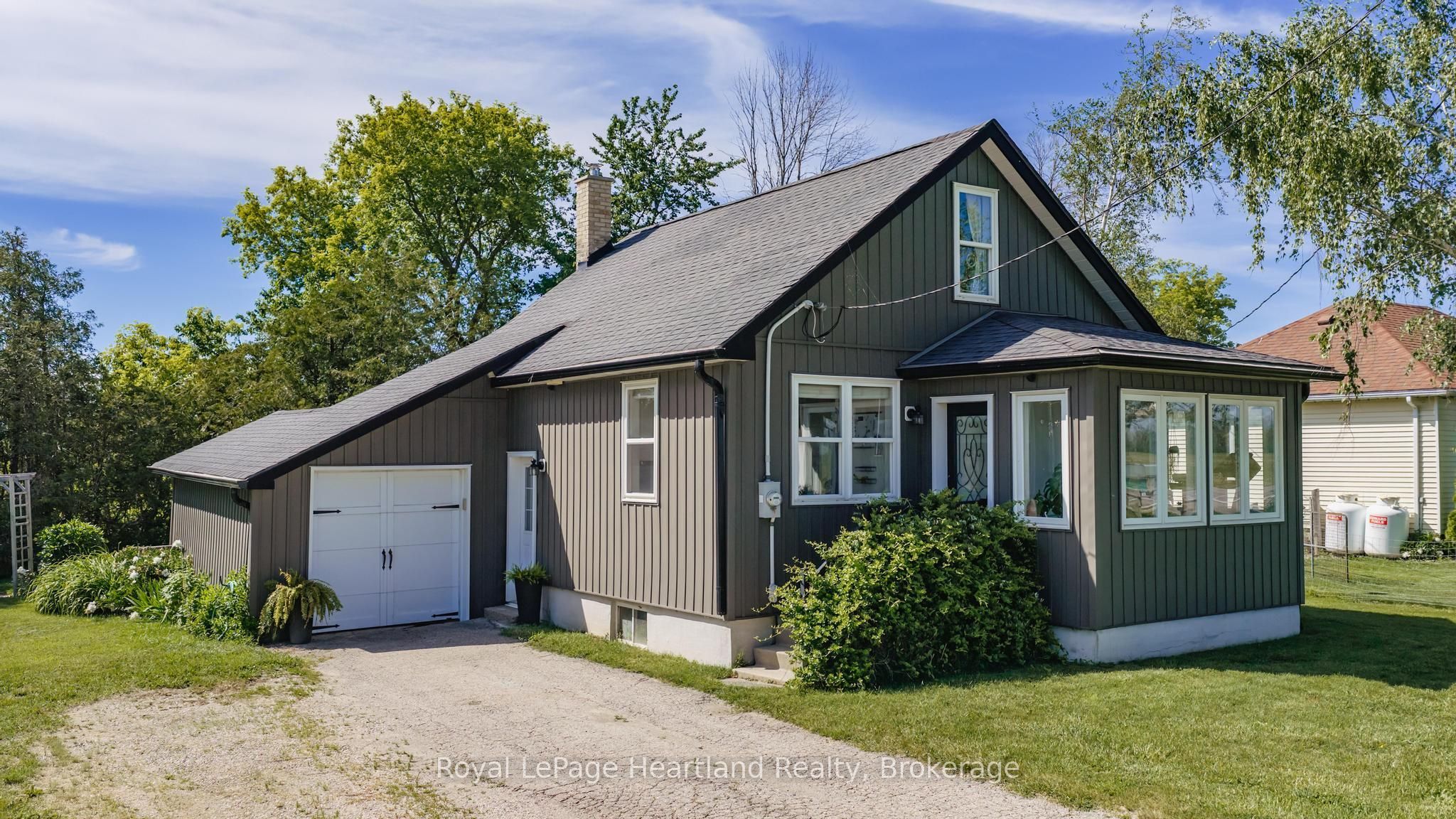 827 Highway 21 Property Photo 1
