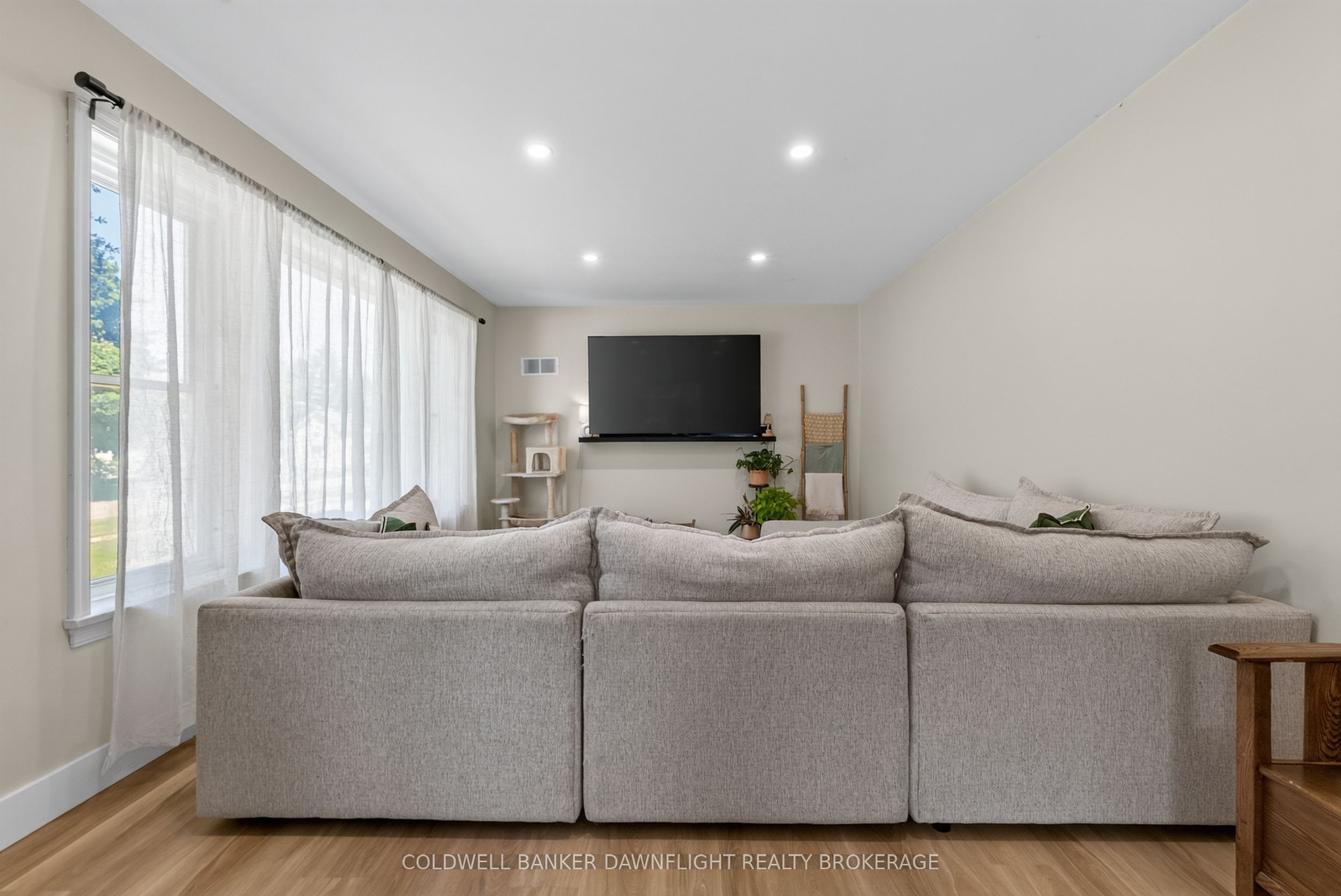 126 Centre Street Property Photo 6