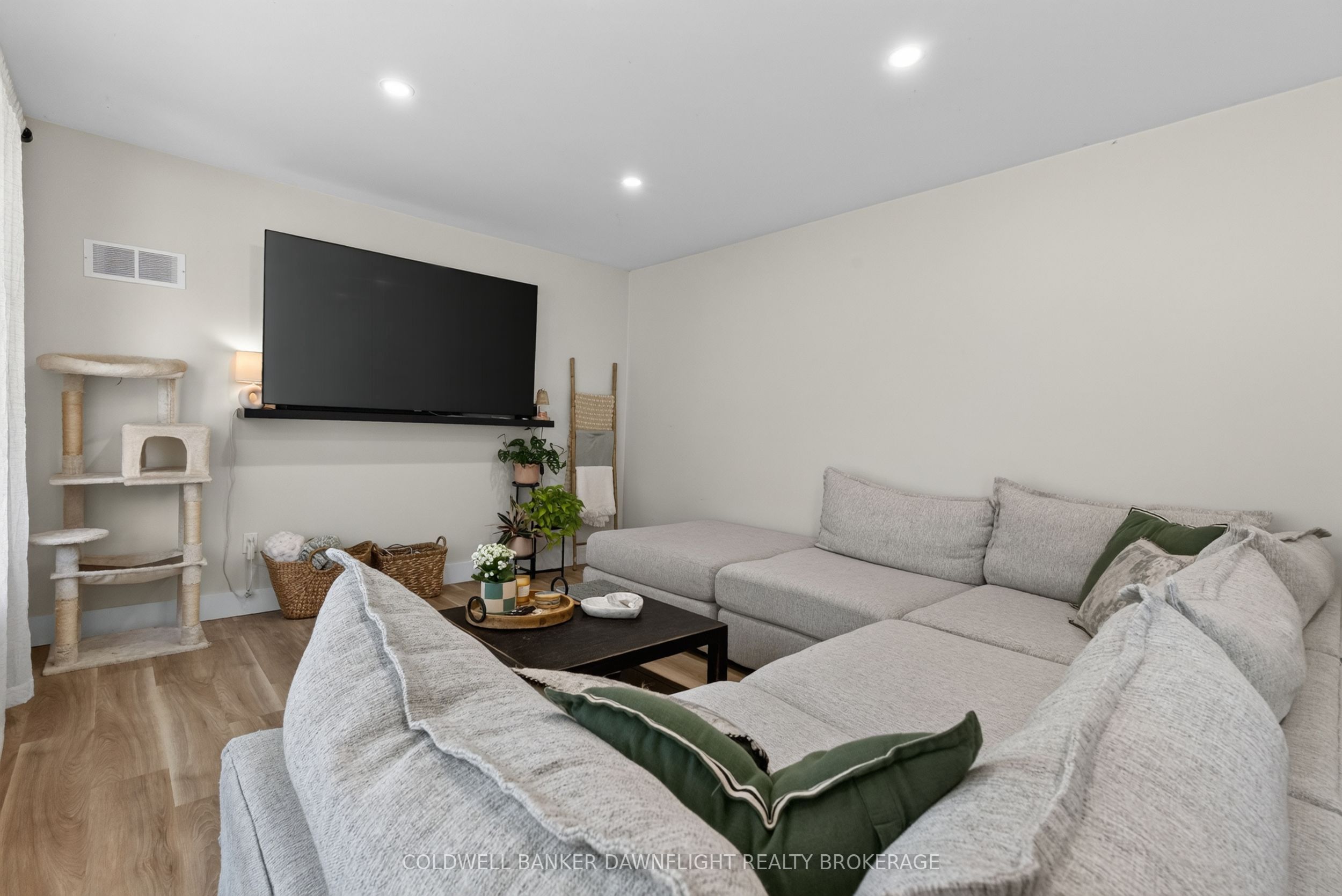 126 Centre Street Property Photo 7