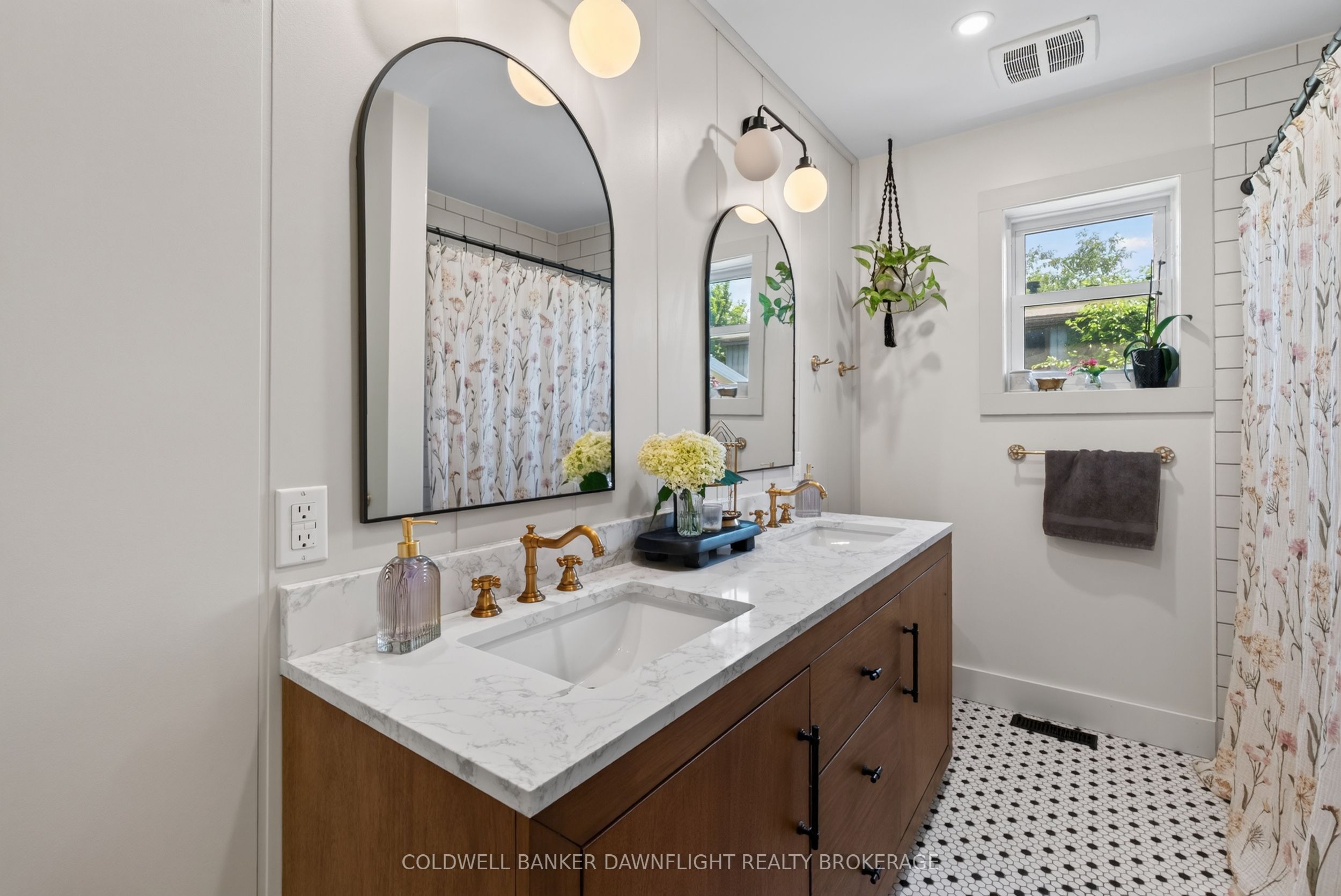 126 Centre Street Property Photo 15