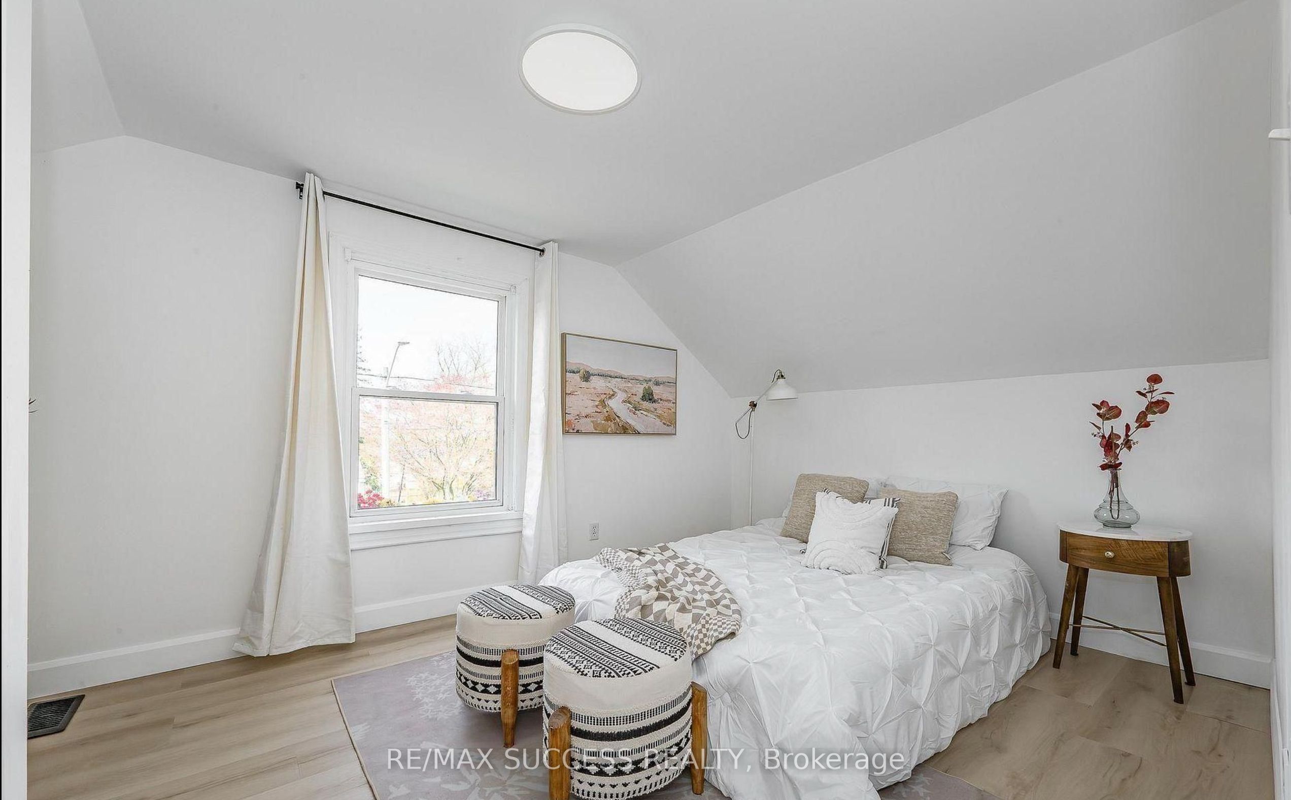 17 Dover Street Property Photo 25
