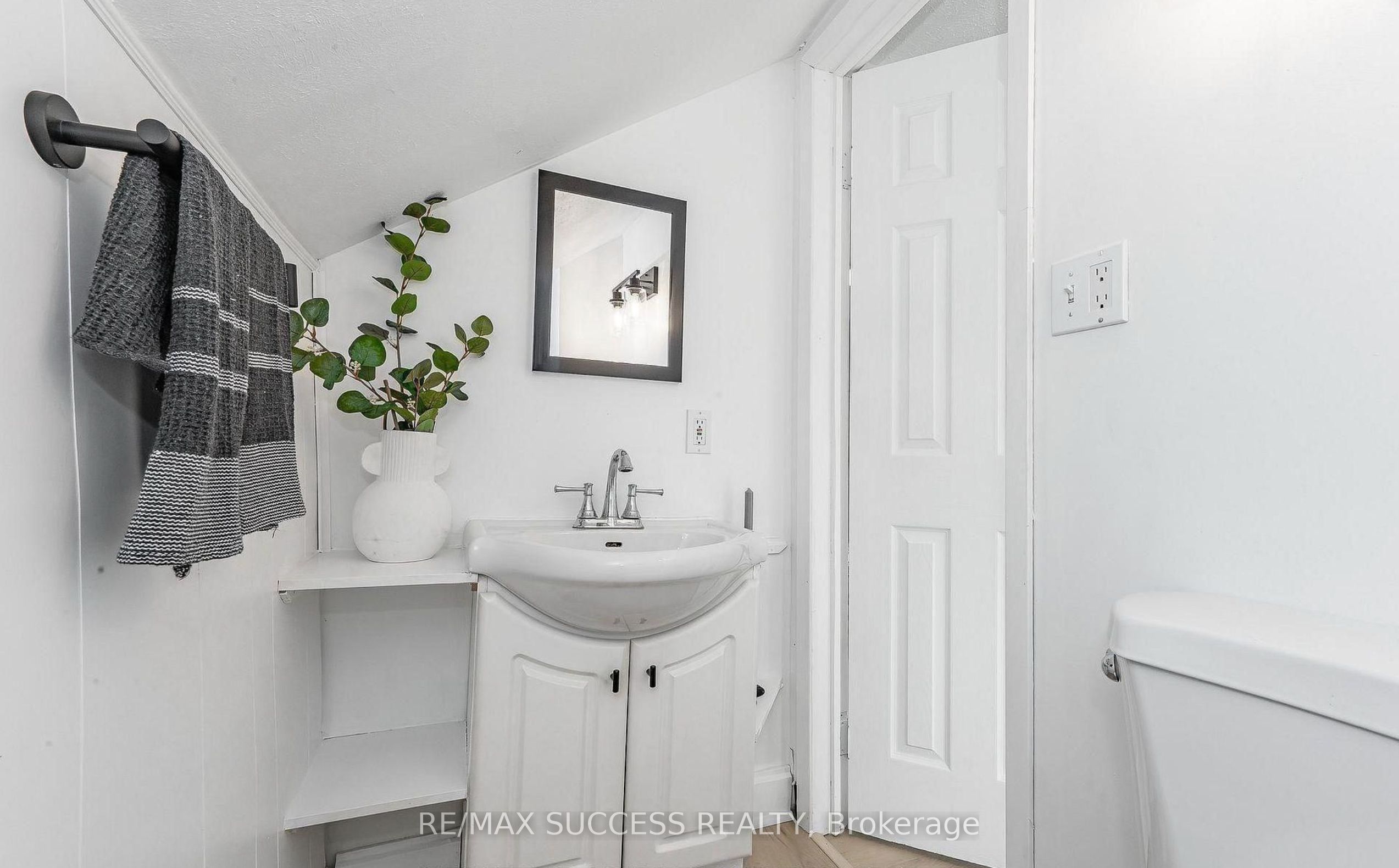 17 Dover Street Property Photo 29