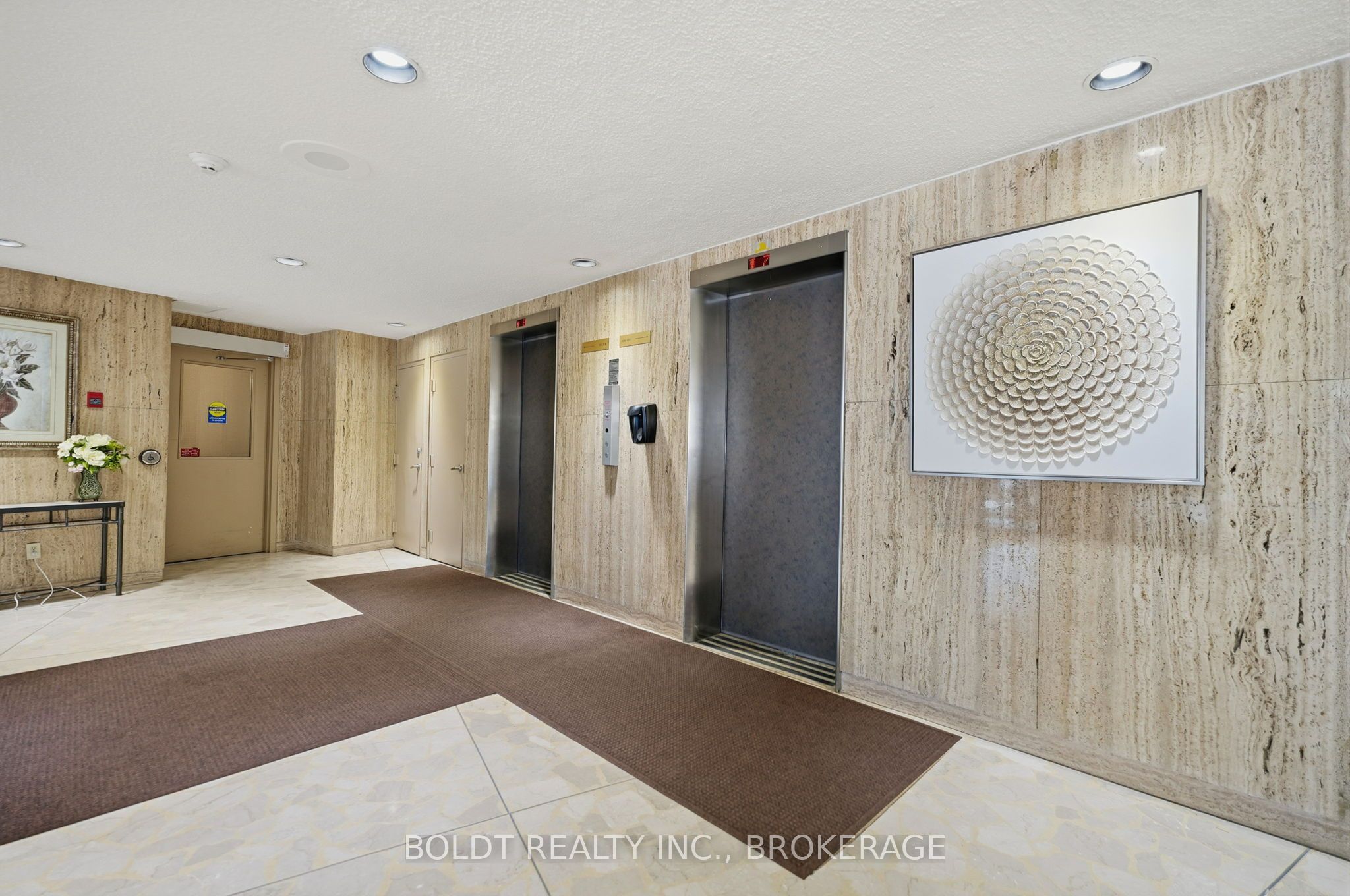 15 Towering Heights Boulevard 504 Property Photo 8