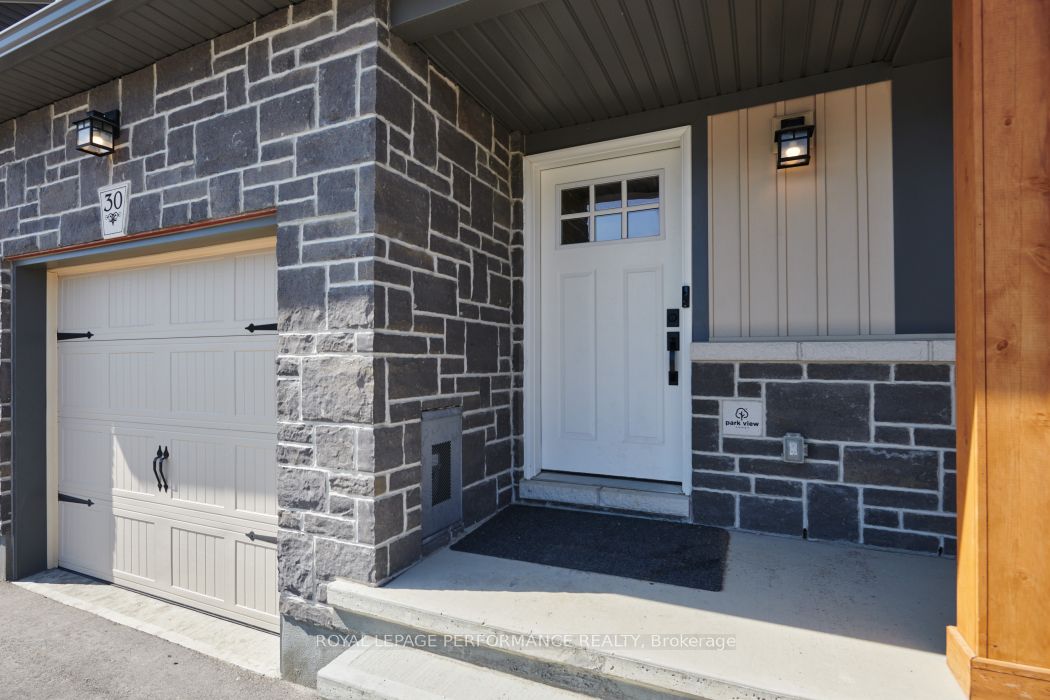 30 Whitcomb Crescent Property Photo 2