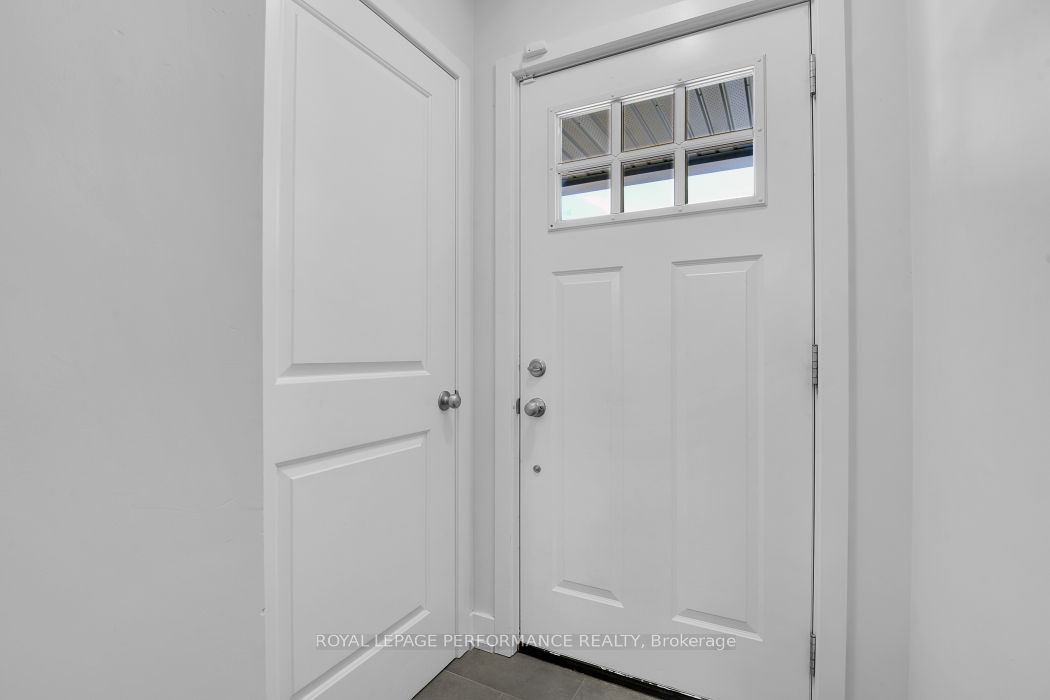 30 Whitcomb Crescent Property Photo 3