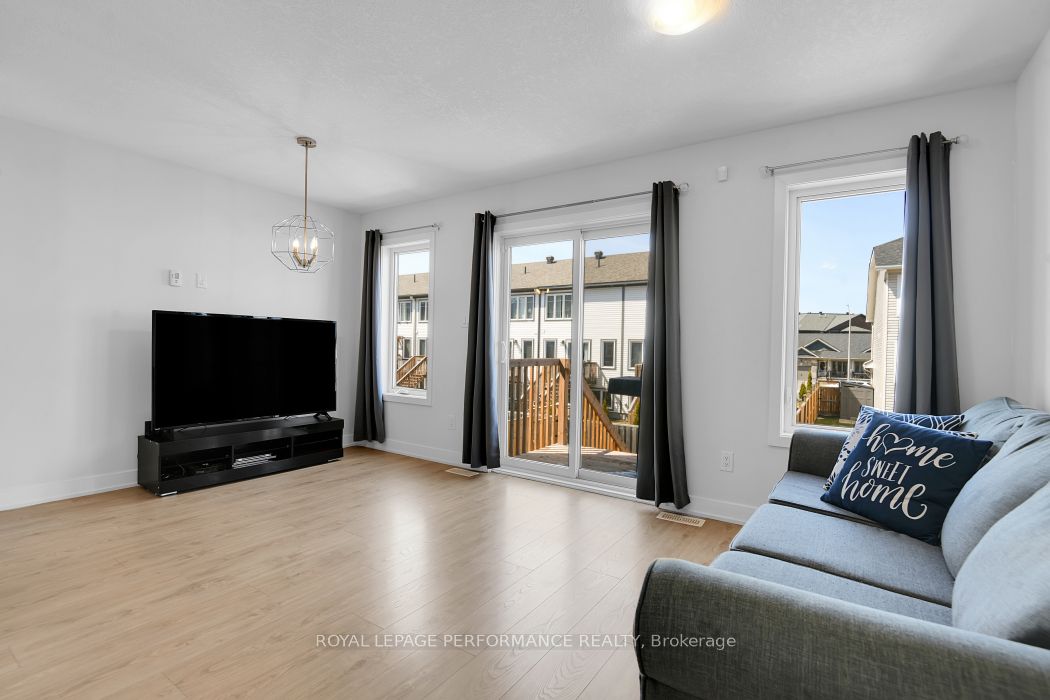 30 Whitcomb Crescent Property Photo 6