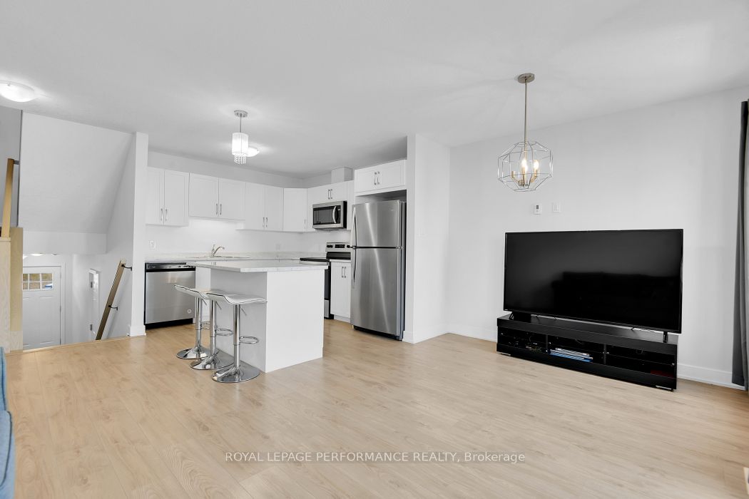 30 Whitcomb Crescent Property Photo 9