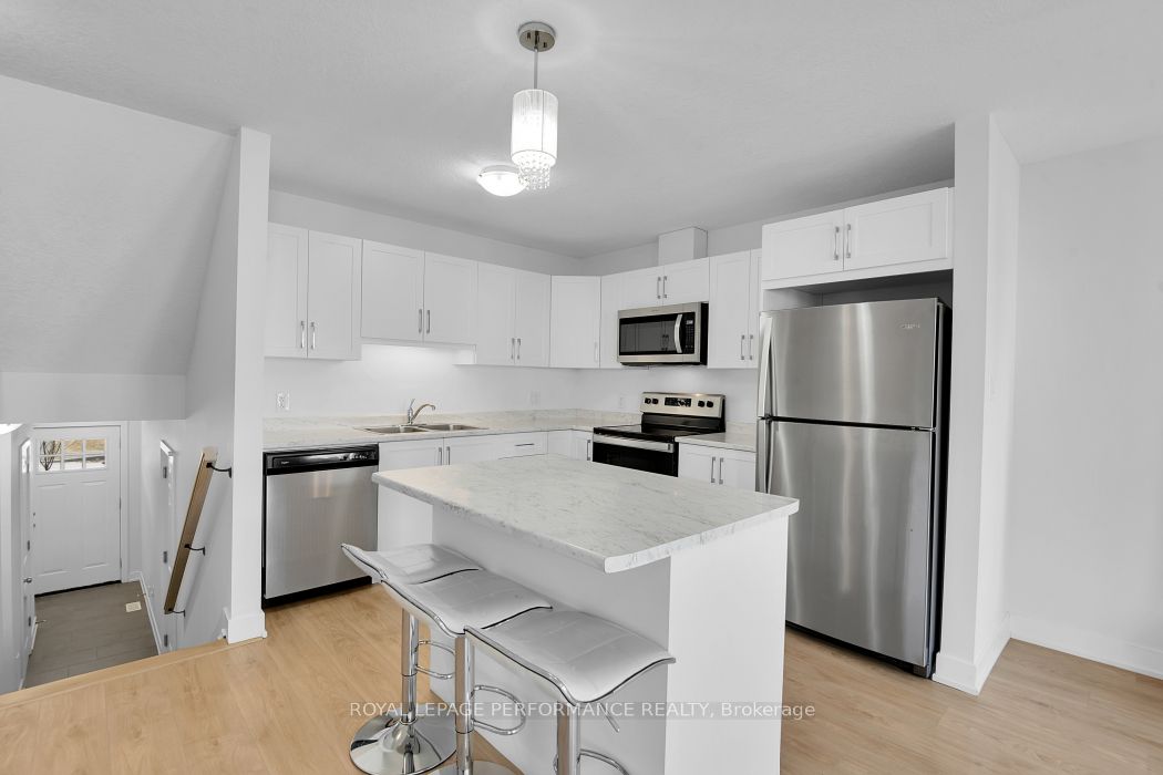 30 Whitcomb Crescent Property Photo 10