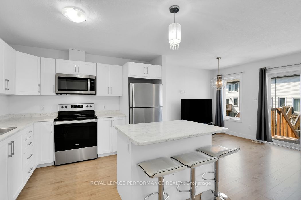 30 Whitcomb Crescent Property Photo 11