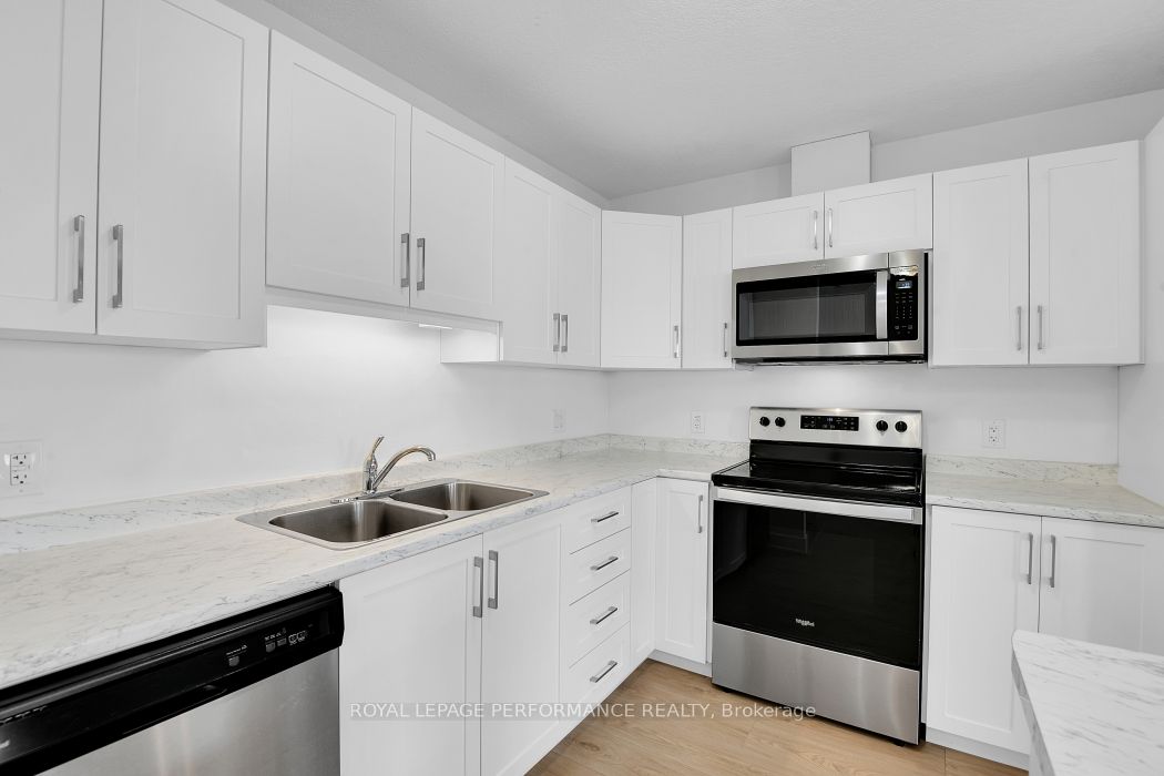 30 Whitcomb Crescent Property Photo 12