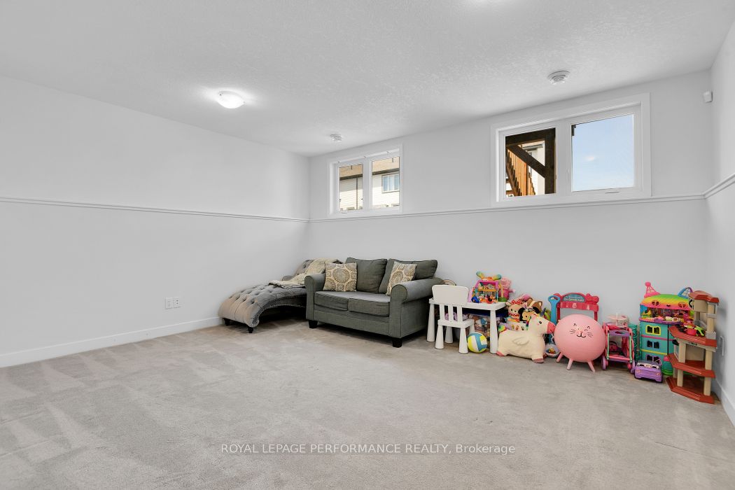 30 Whitcomb Crescent Property Photo 27