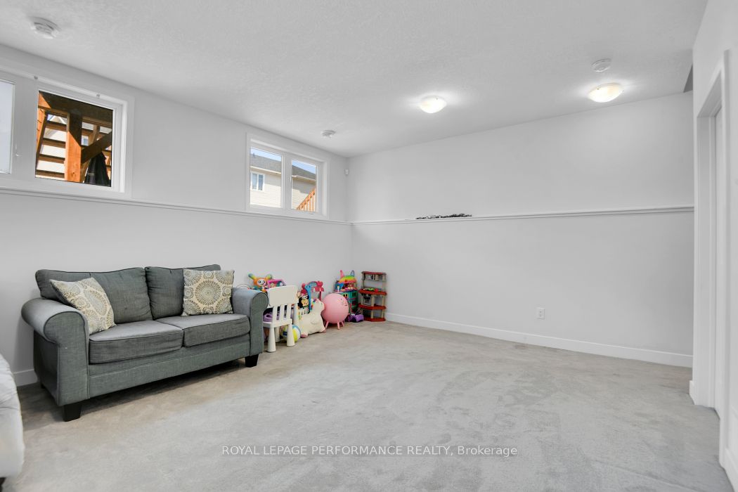 30 Whitcomb Crescent Property Photo 28
