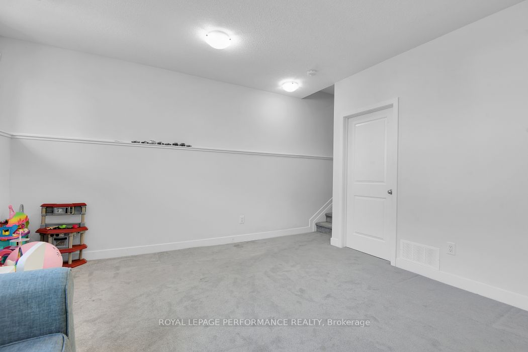 30 Whitcomb Crescent Property Photo 29
