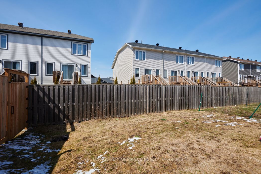 30 Whitcomb Crescent Property Photo 32