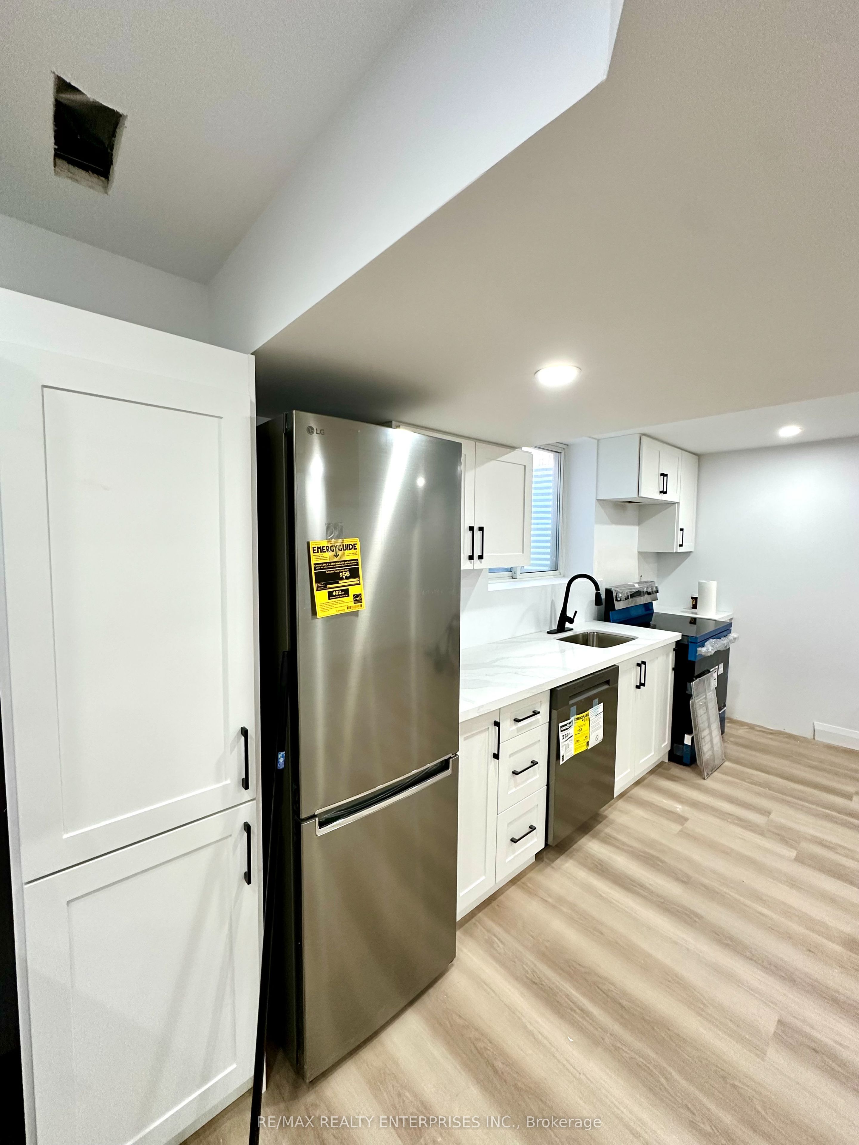 154 Thames Way Basement Property Photo 2