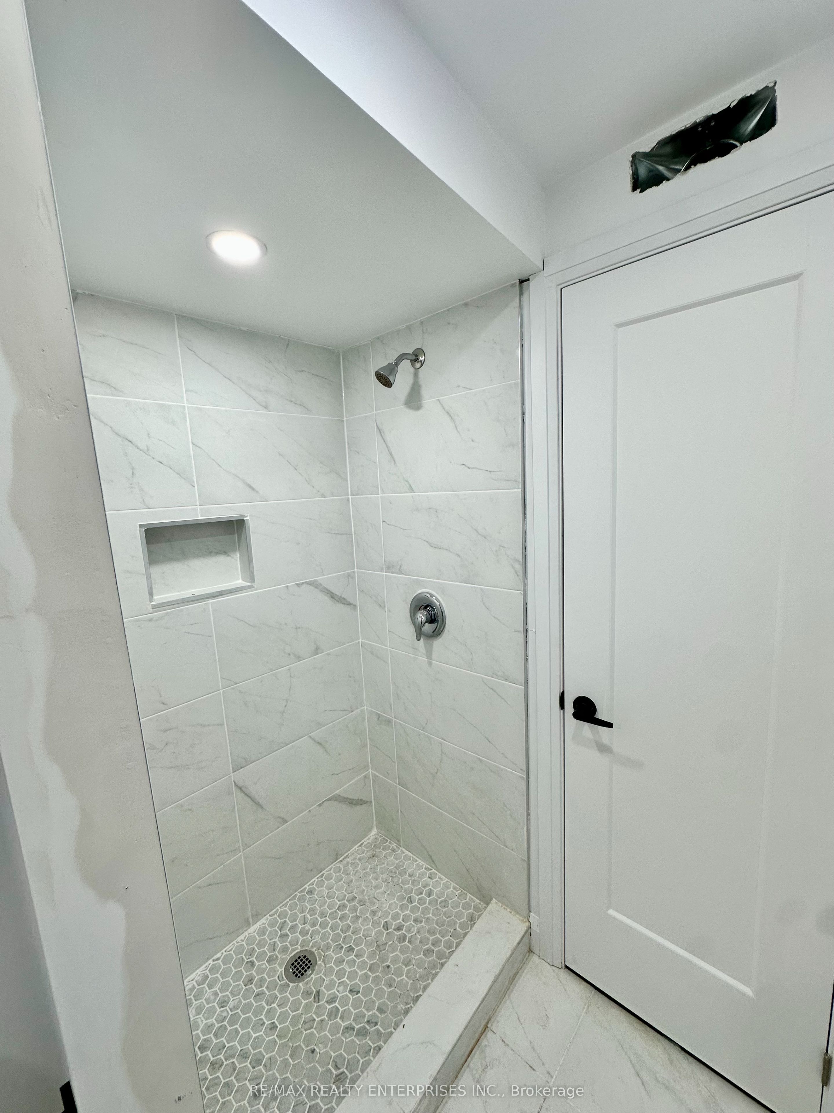 154 Thames Way Basement Property Photo 6