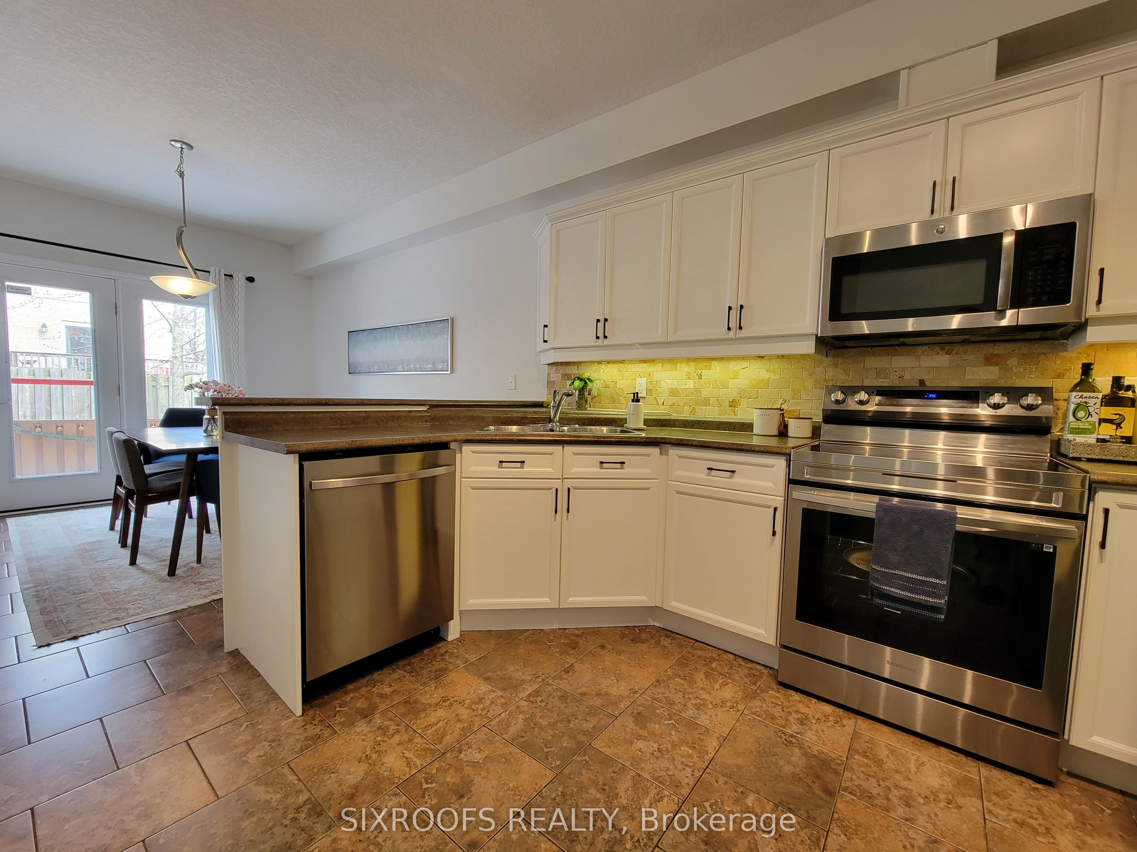 2089 Beaverbrook Avenue 12 Property Photo 11