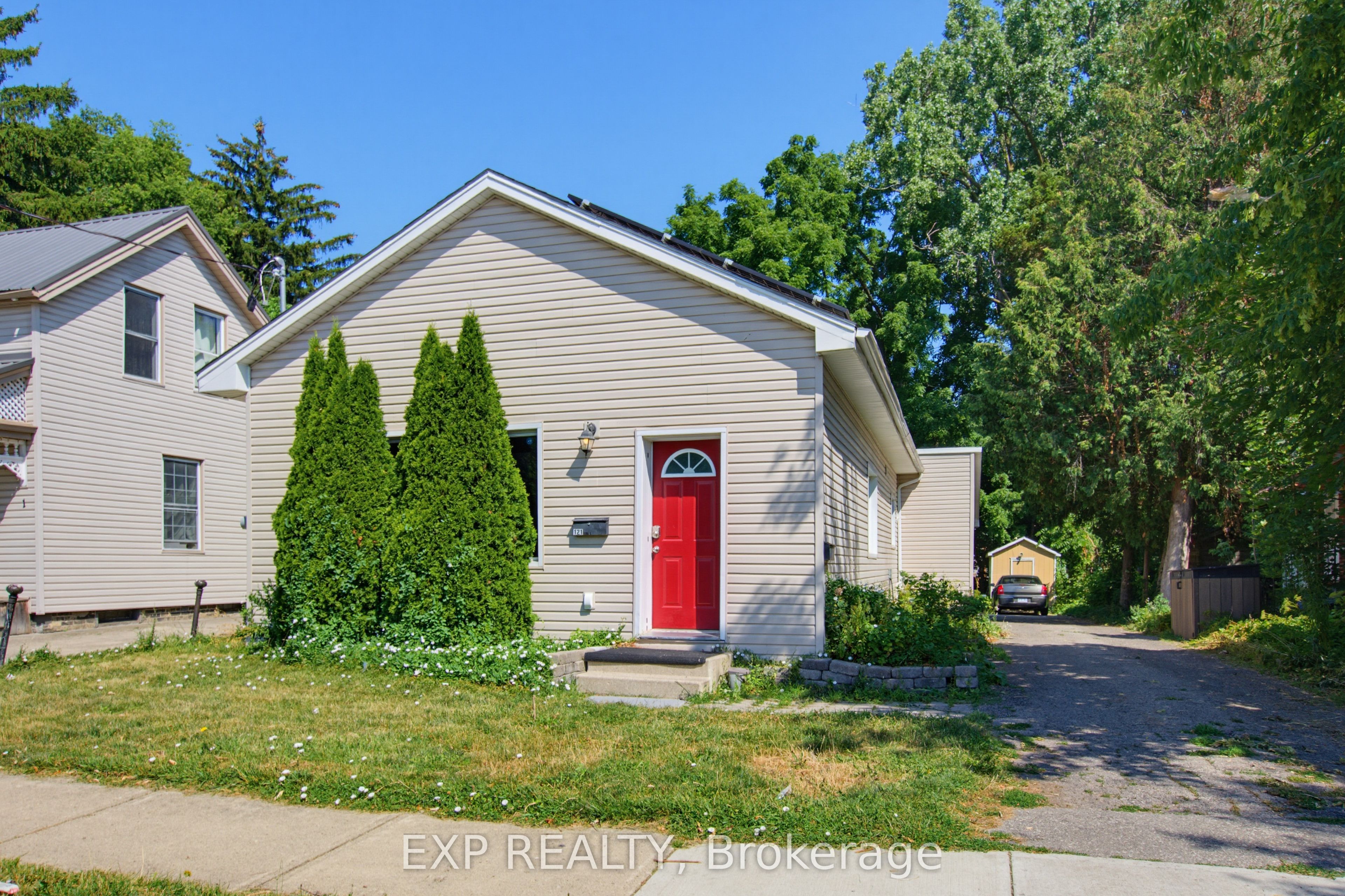 121 Mount Pleasant Avenue Property Photo 2