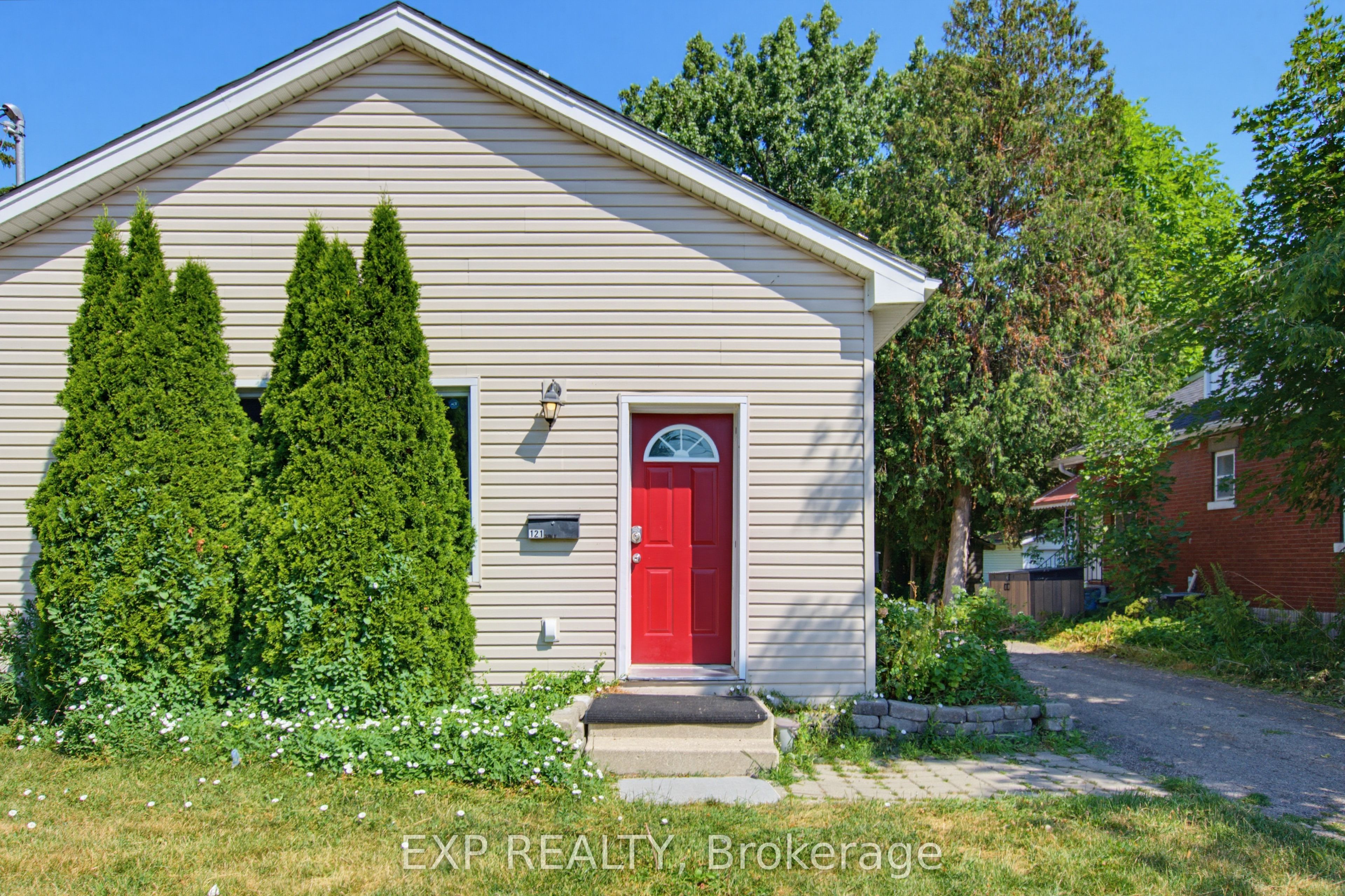121 Mount Pleasant Avenue Property Photo 3
