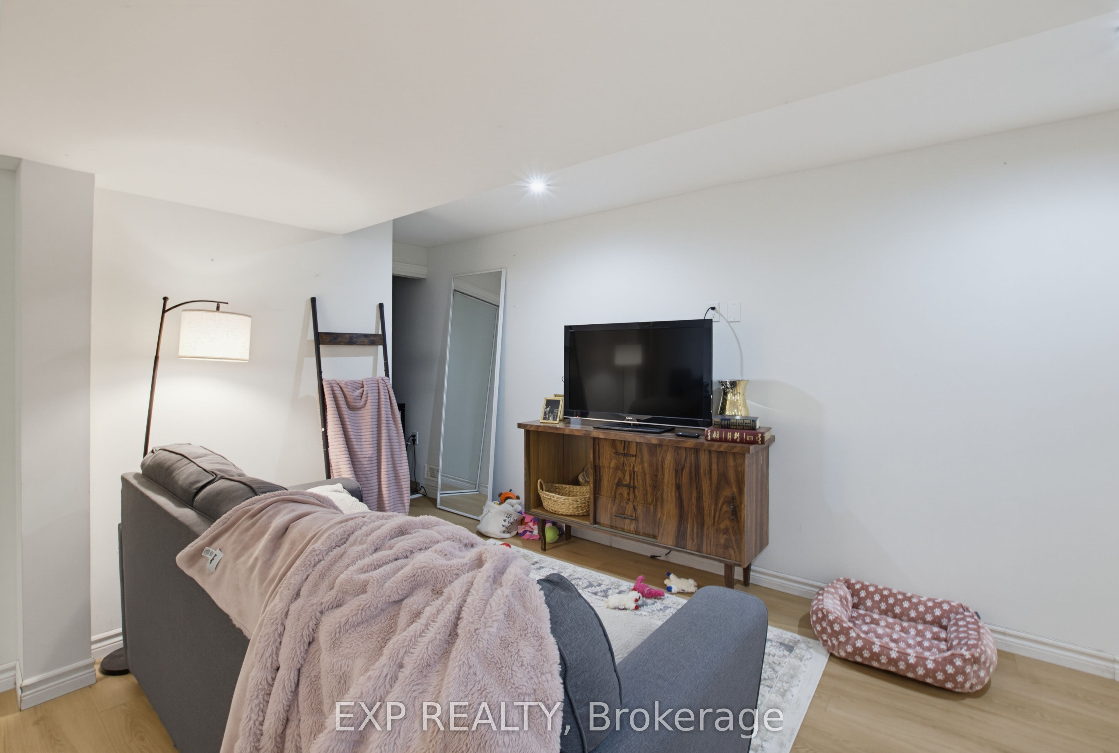 121 Mount Pleasant Avenue Property Photo 29