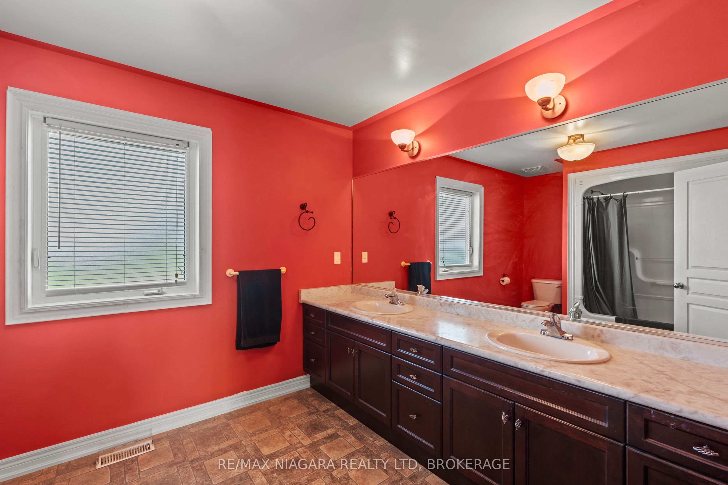 374 Niagara Stone Road Property Photo 15