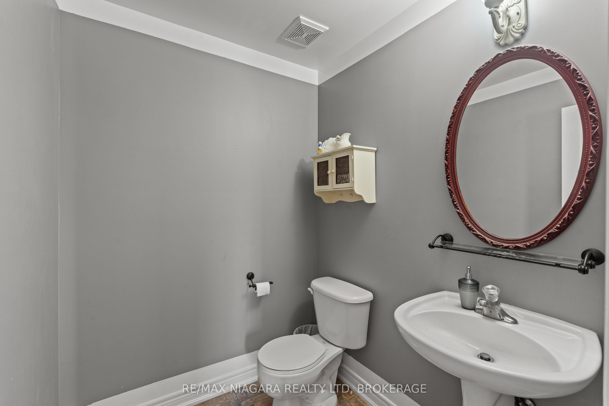374 Niagara Stone Road Property Photo 27