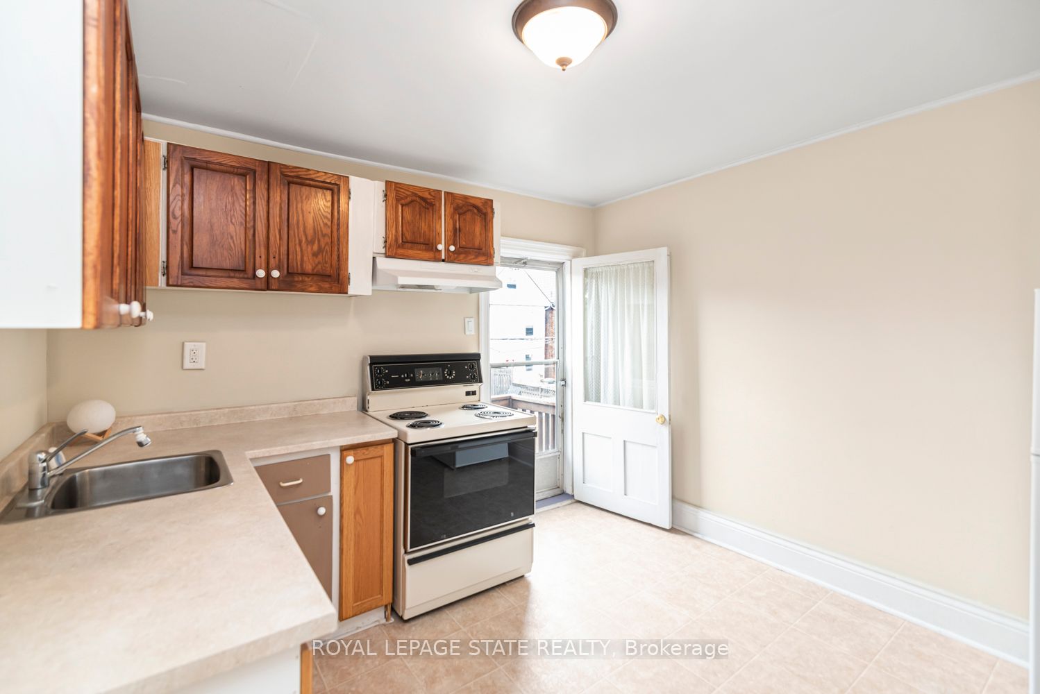 44 Arthur Avenue N Property Photo 23