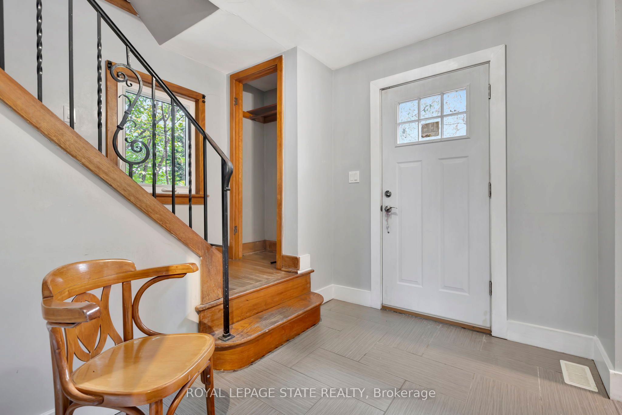 121 King Street E Property Photo 9
