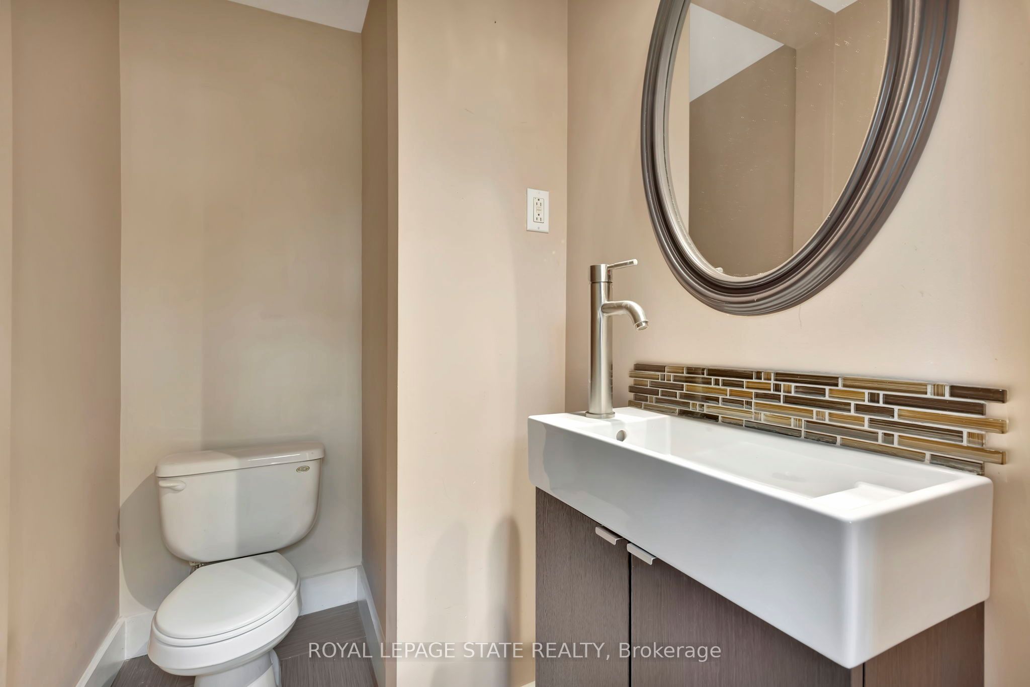 121 King Street E Property Photo 16