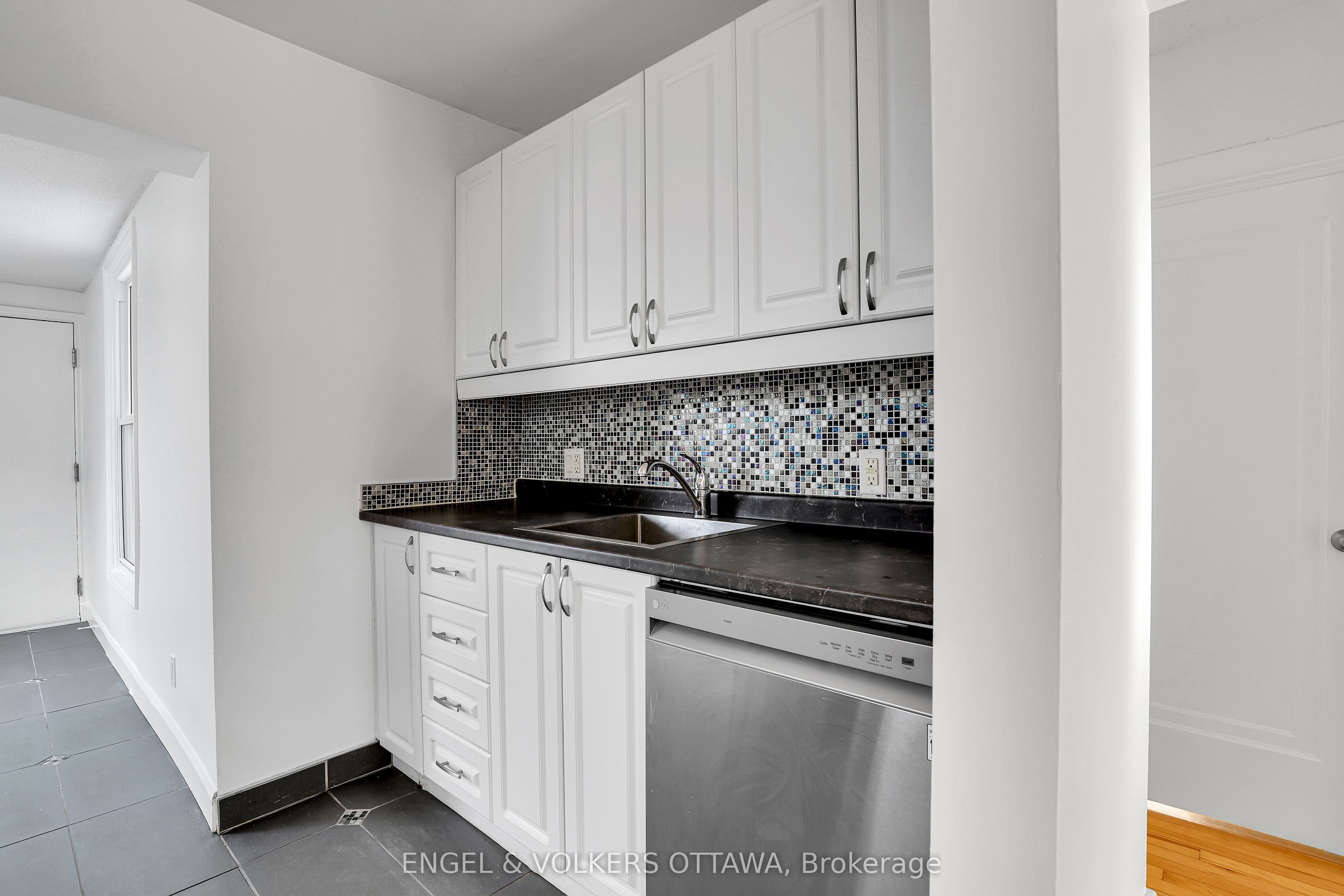 491 Mcleod Street Property Photo 15