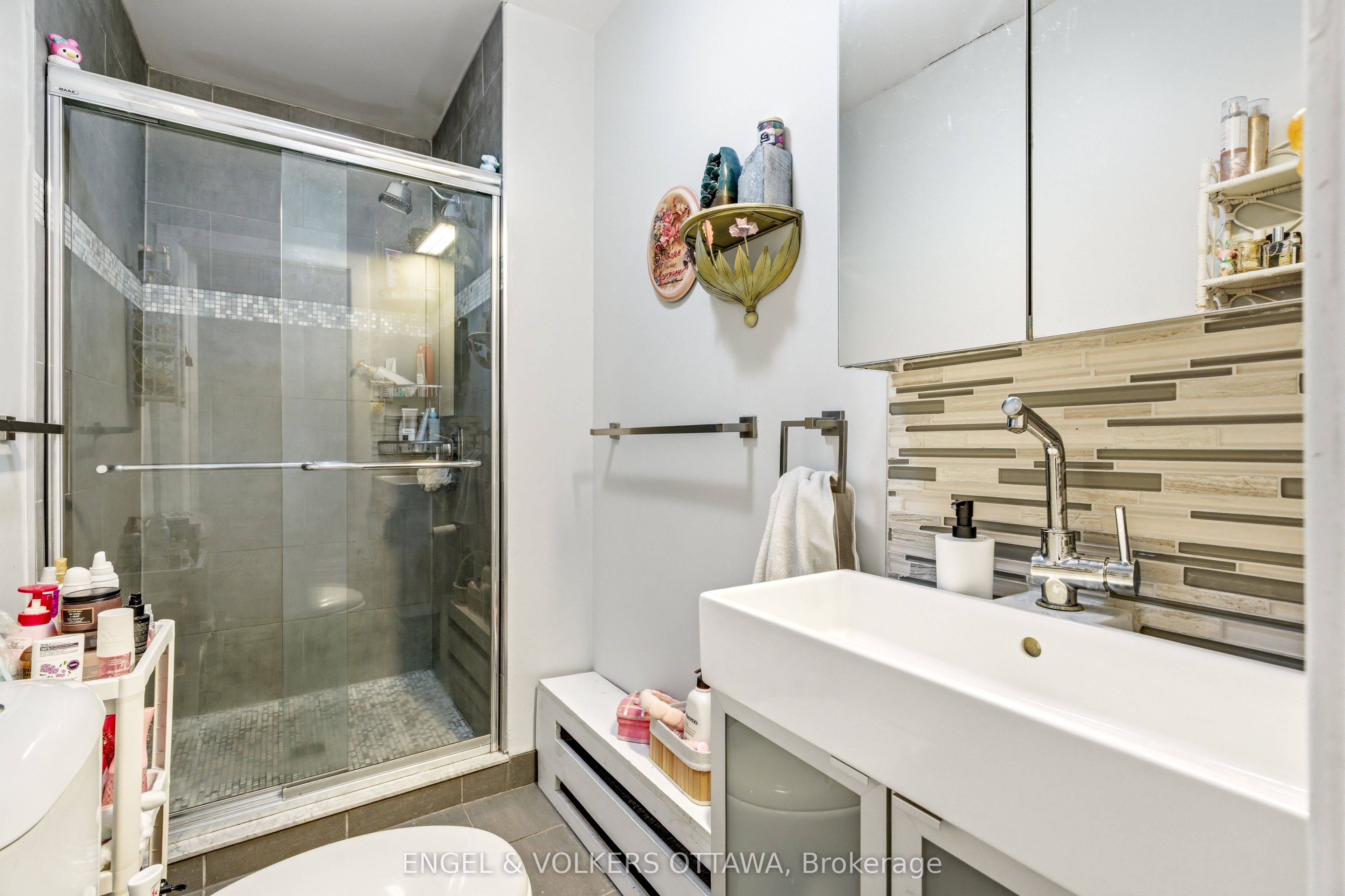 491 Mcleod Street Property Photo 37