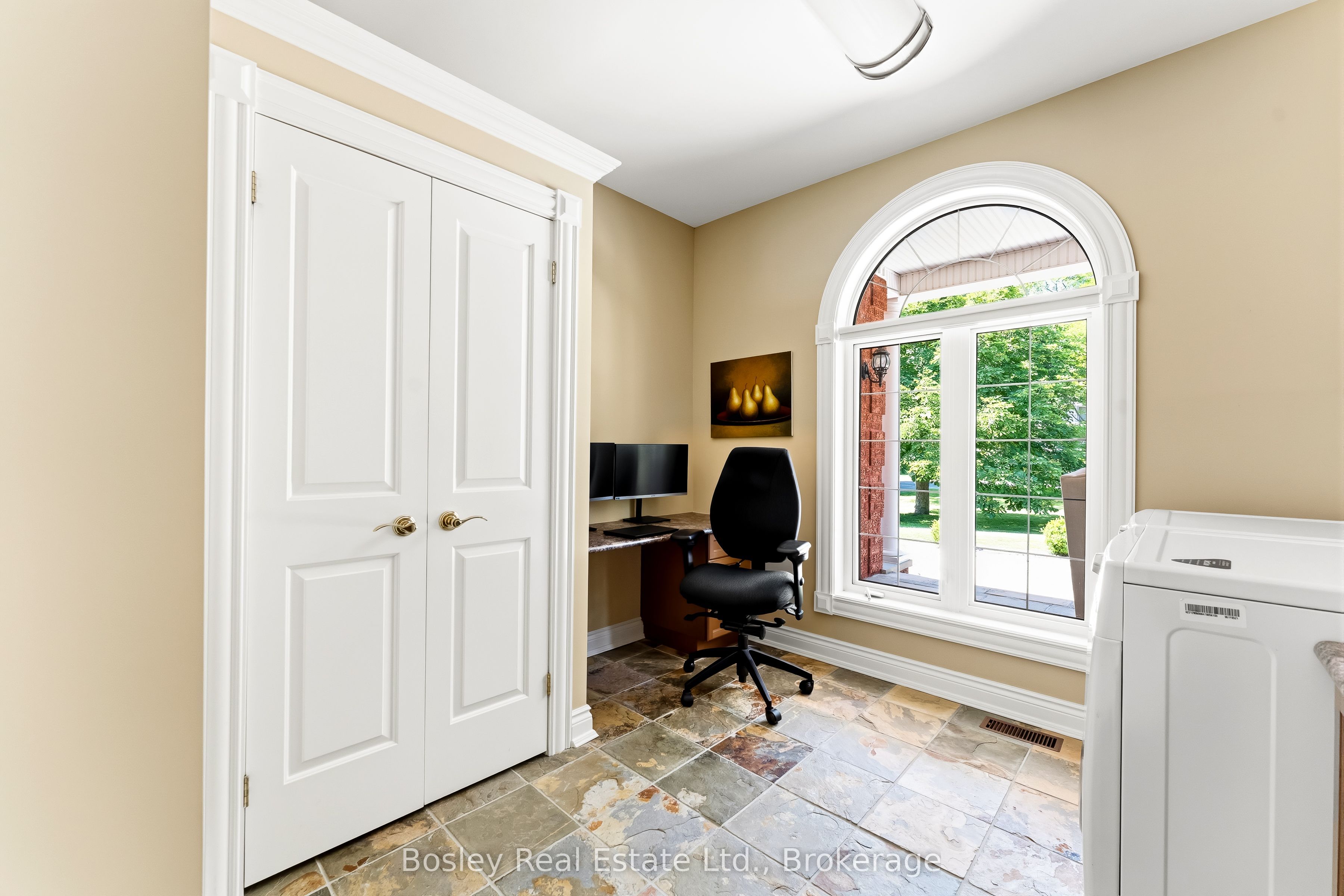 353 Lakeshore Road Property Photo 17