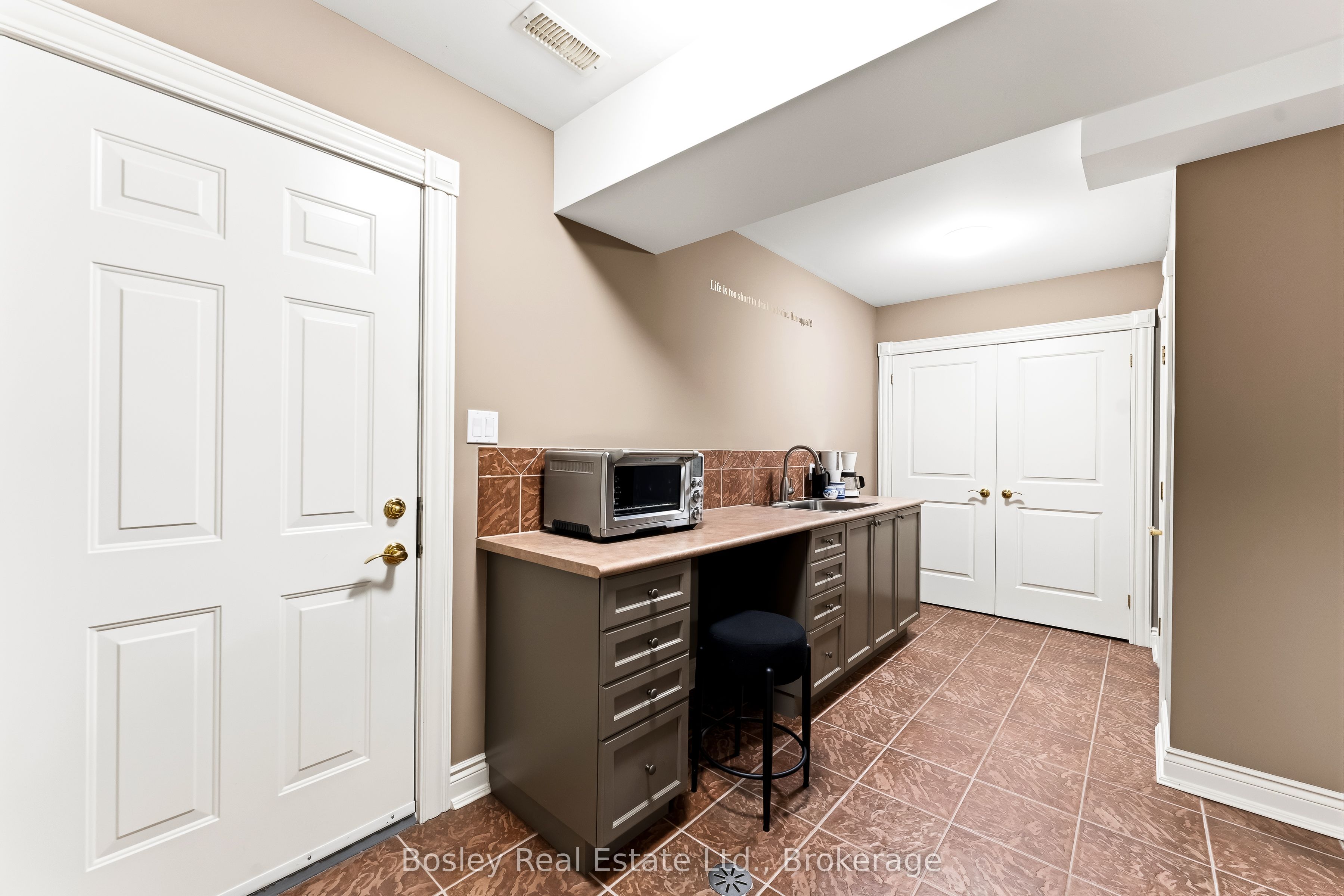 353 Lakeshore Road Property Photo 33
